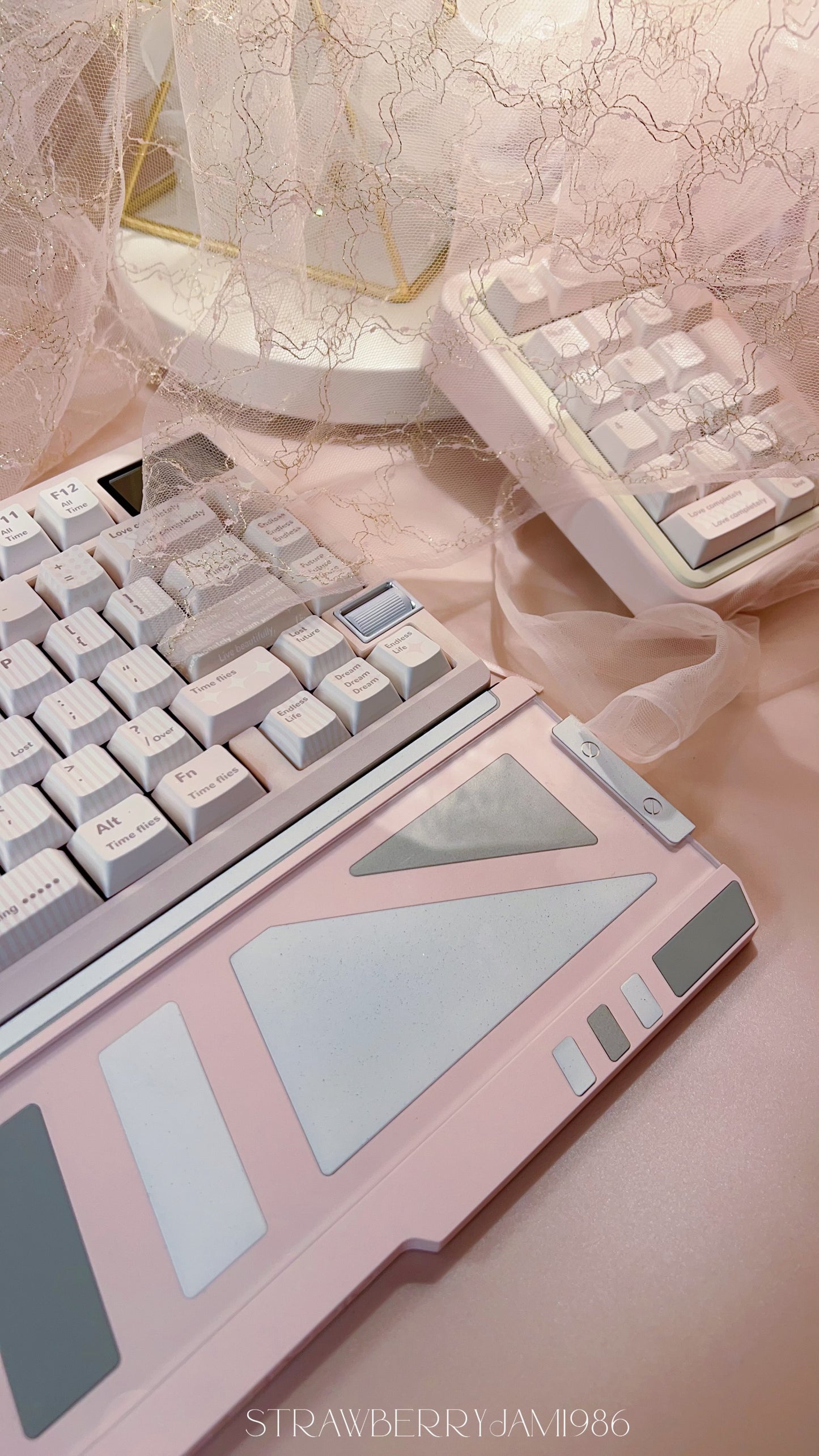 【PREORDER】Prebuilt ZOOM75 TIGA strawberry icecream pastel Pink tri_mode Aluminum Customized Mechanical Keyboard set (not including number pad nor wristrest)