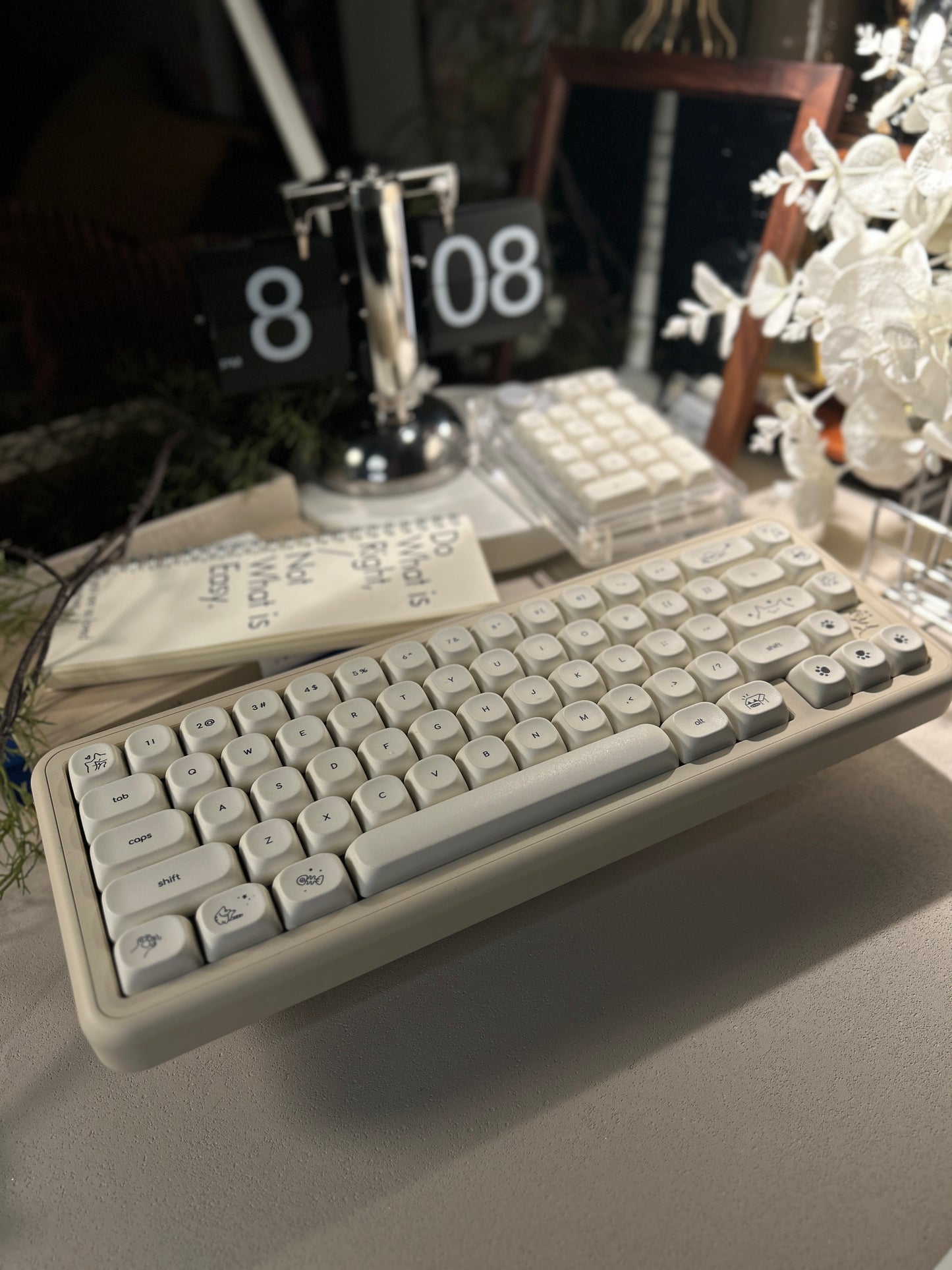 ONLY 1 INSTOCK Prebuilt Aluminum Customized Mechanical Keyboard ROSE65 Creamy white set