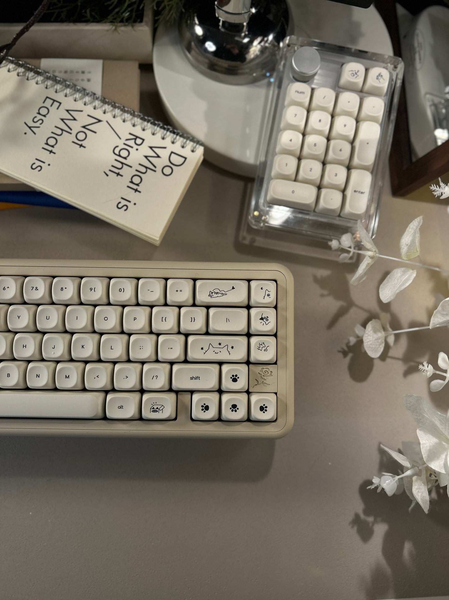 ONLY 1 INSTOCK Prebuilt Aluminum Customized Mechanical Keyboard ROSE65 Creamy white set