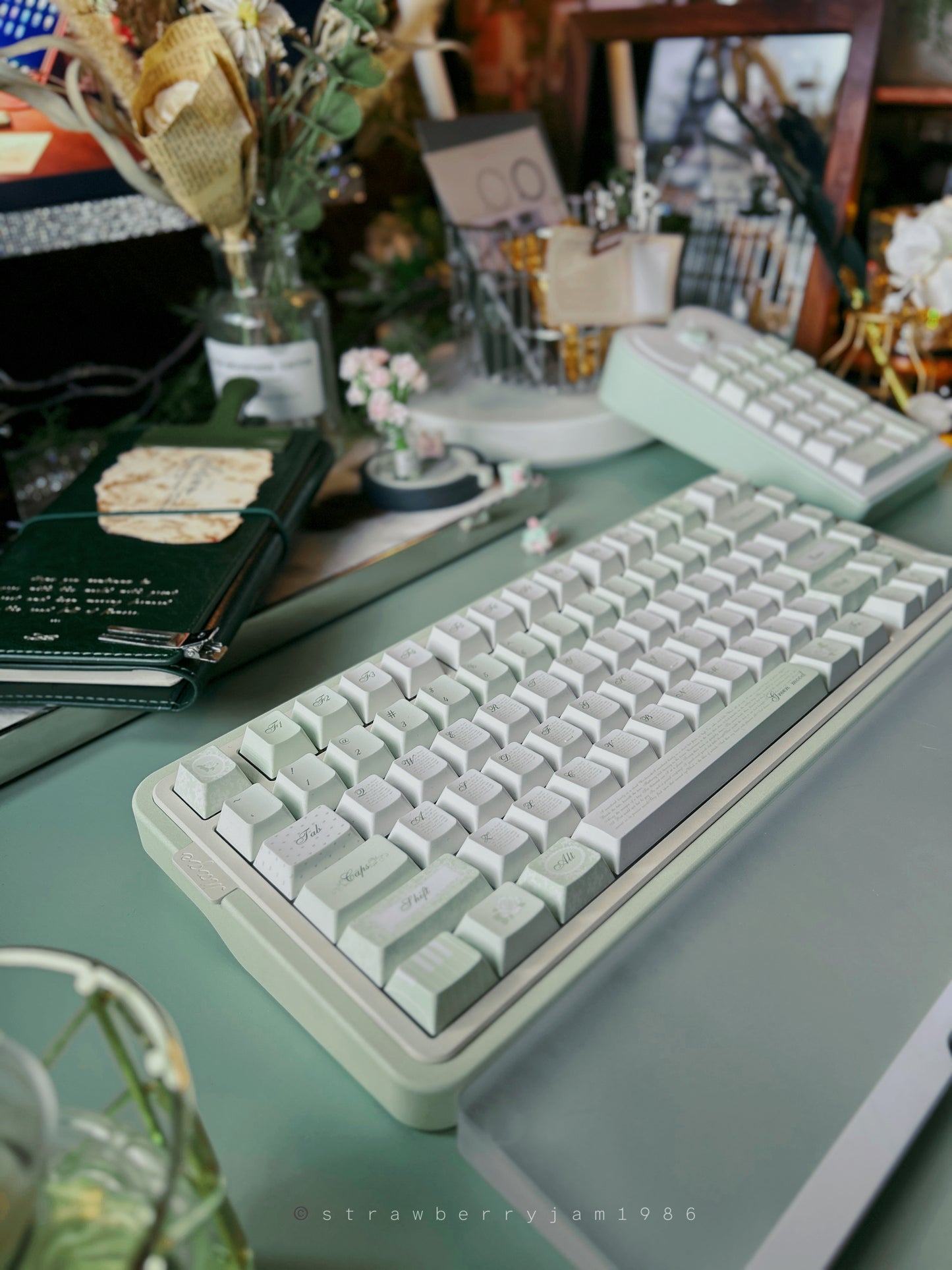 PREORDER Prebuilt Aluminum Customized Mechanical Keyboard LOVELETTER75 + blockboy bow pad set (not including wristrest)