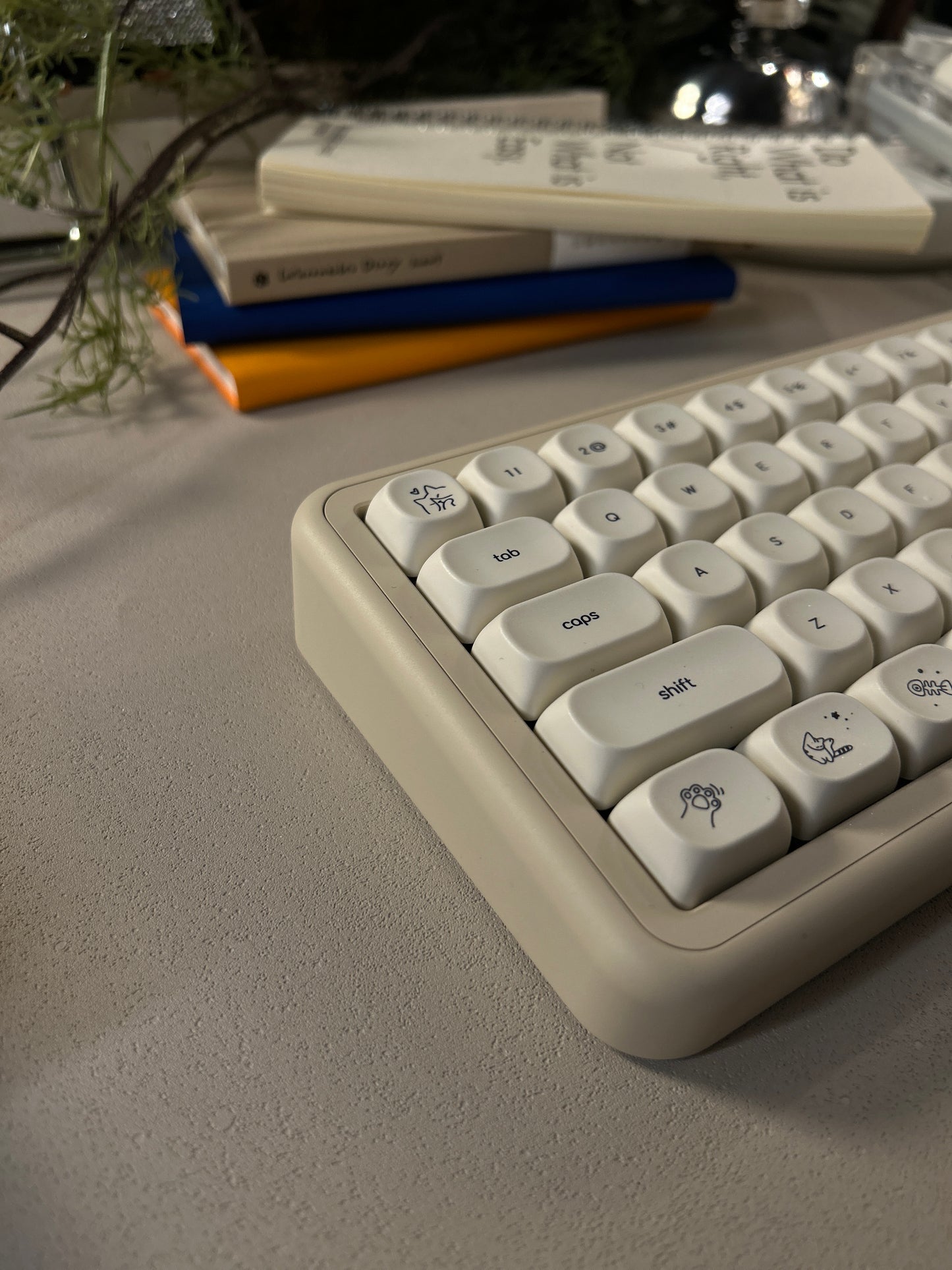 ONLY 1 INSTOCK Prebuilt Aluminum Customized Mechanical Keyboard ROSE65 Creamy white set