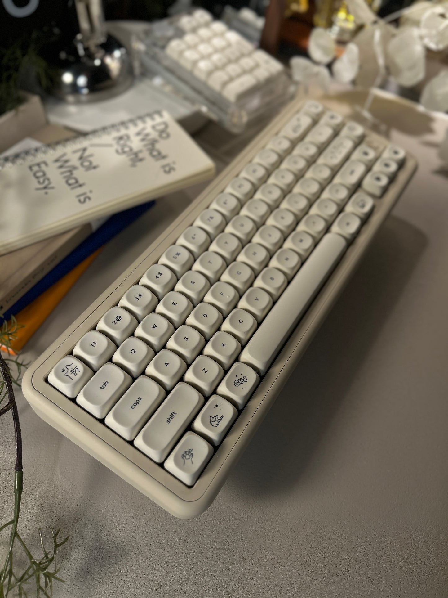 ONLY 1 INSTOCK Prebuilt Aluminum Customized Mechanical Keyboard ROSE65 Creamy white set
