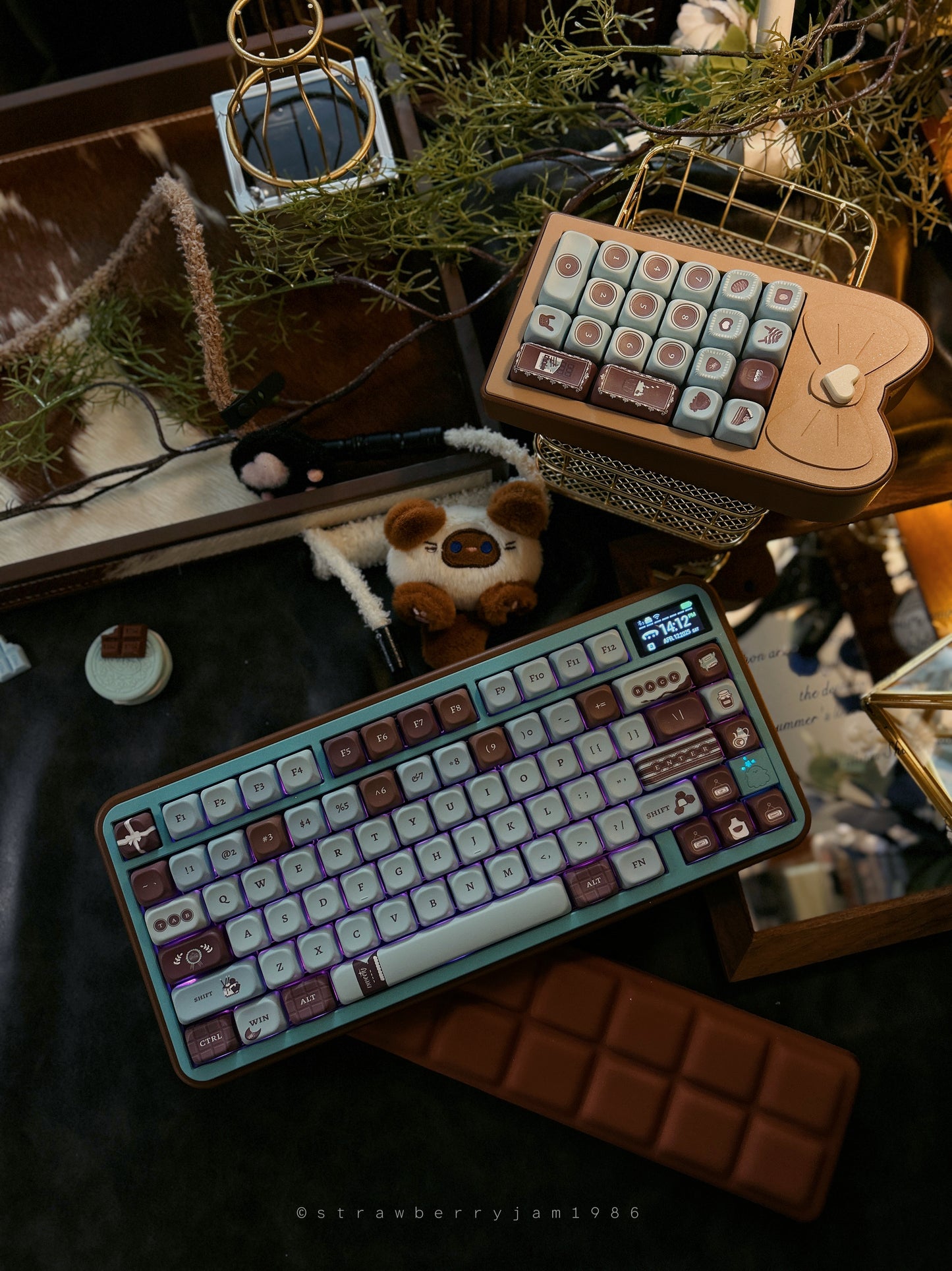 ONLY 1 INSTOCK Prebuilt Aluminum Customized Mechanical Keyboard Bear75 Mint Chocolate set with soft Wristrest without the number pad