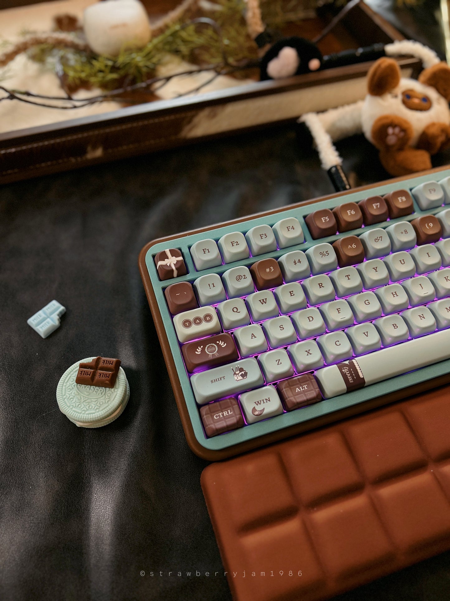 ONLY 1 INSTOCK Prebuilt Aluminum Customized Mechanical Keyboard Bear75 Mint Chocolate set with soft Wristrest without the number pad