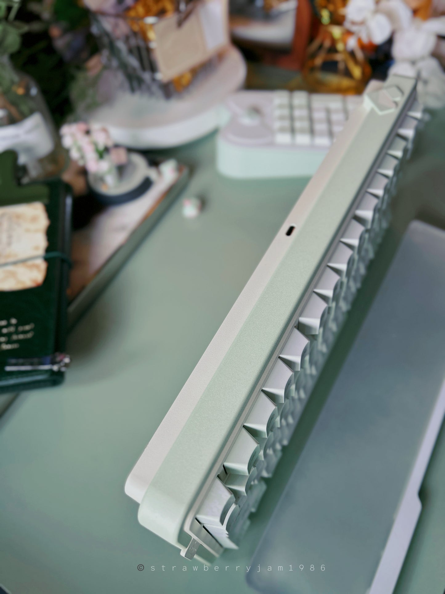 PREORDER Prebuilt Aluminum Customized Mechanical Keyboard LOVELETTER75 + blockboy bow pad set (not including wristrest)