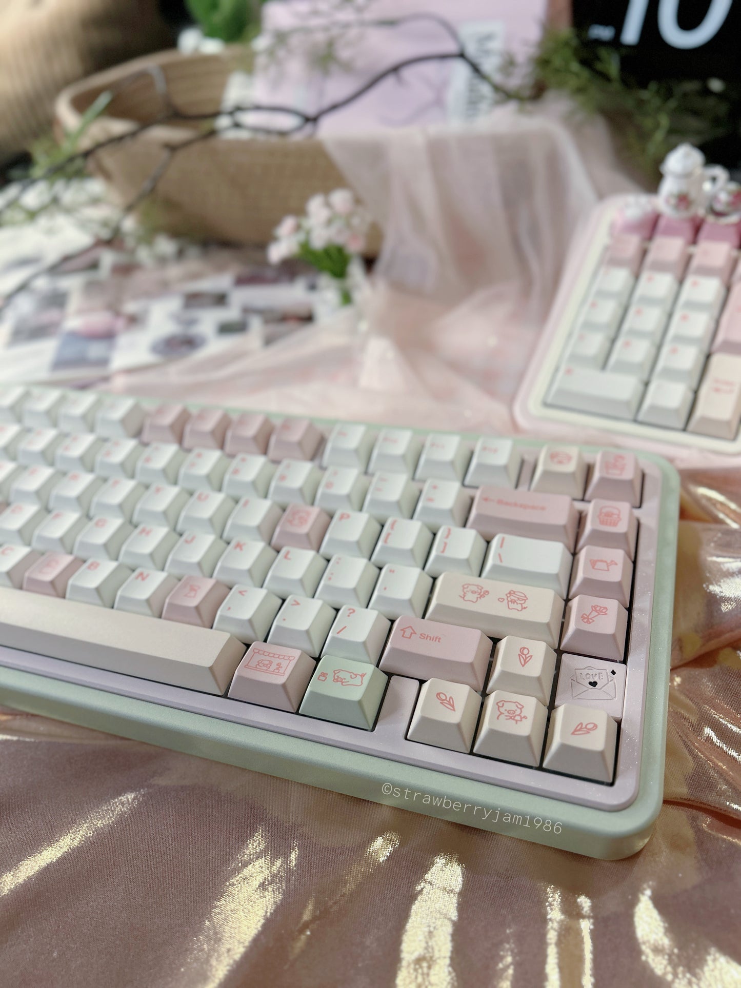 ONLY 1 INSTOCK Prebuilt Aluminum Customized Mechanical Keyboard Loveletter75 ➕ number padset