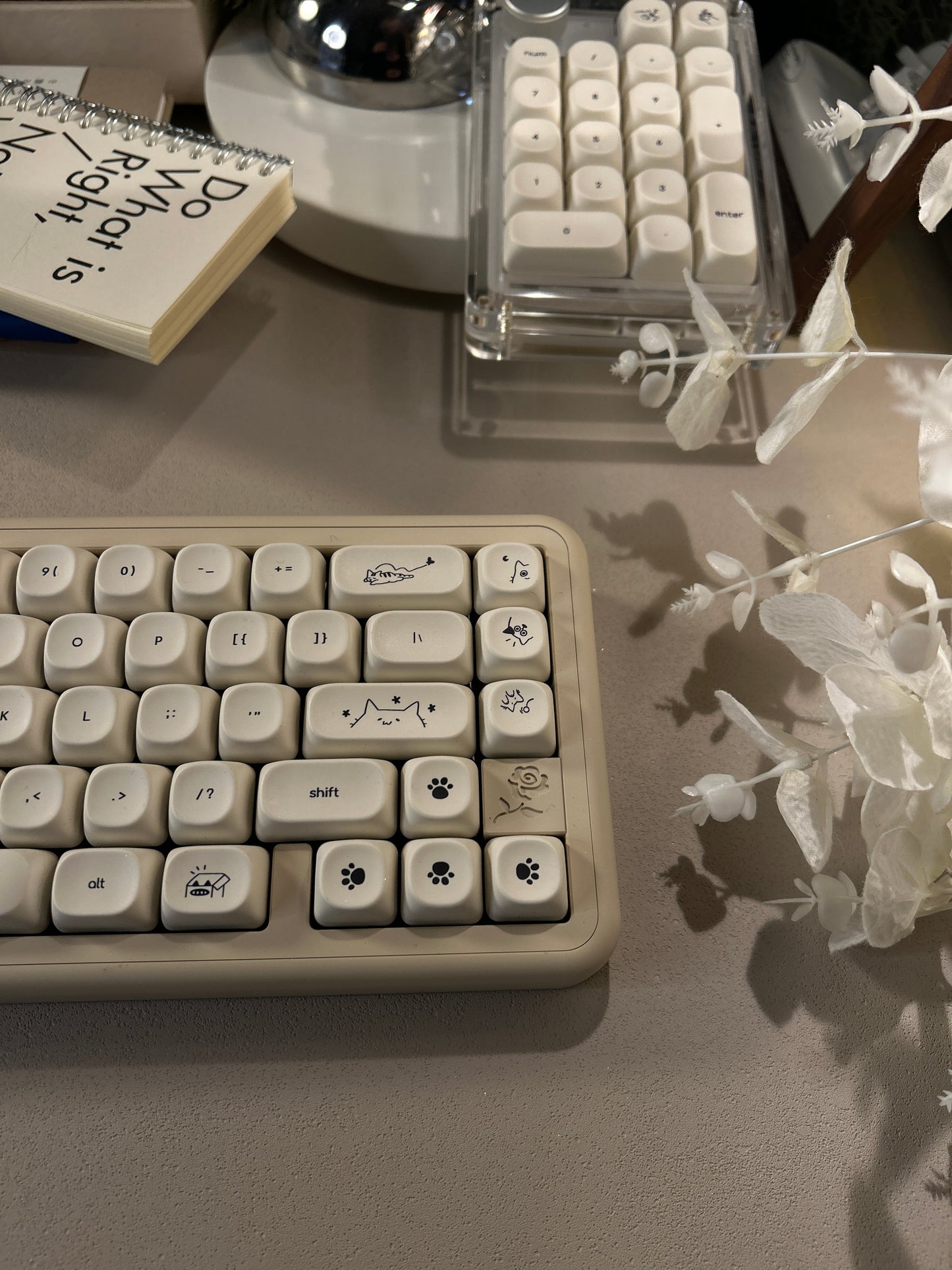 ONLY 1 INSTOCK Prebuilt Aluminum Customized Mechanical Keyboard ROSE65 Creamy white set