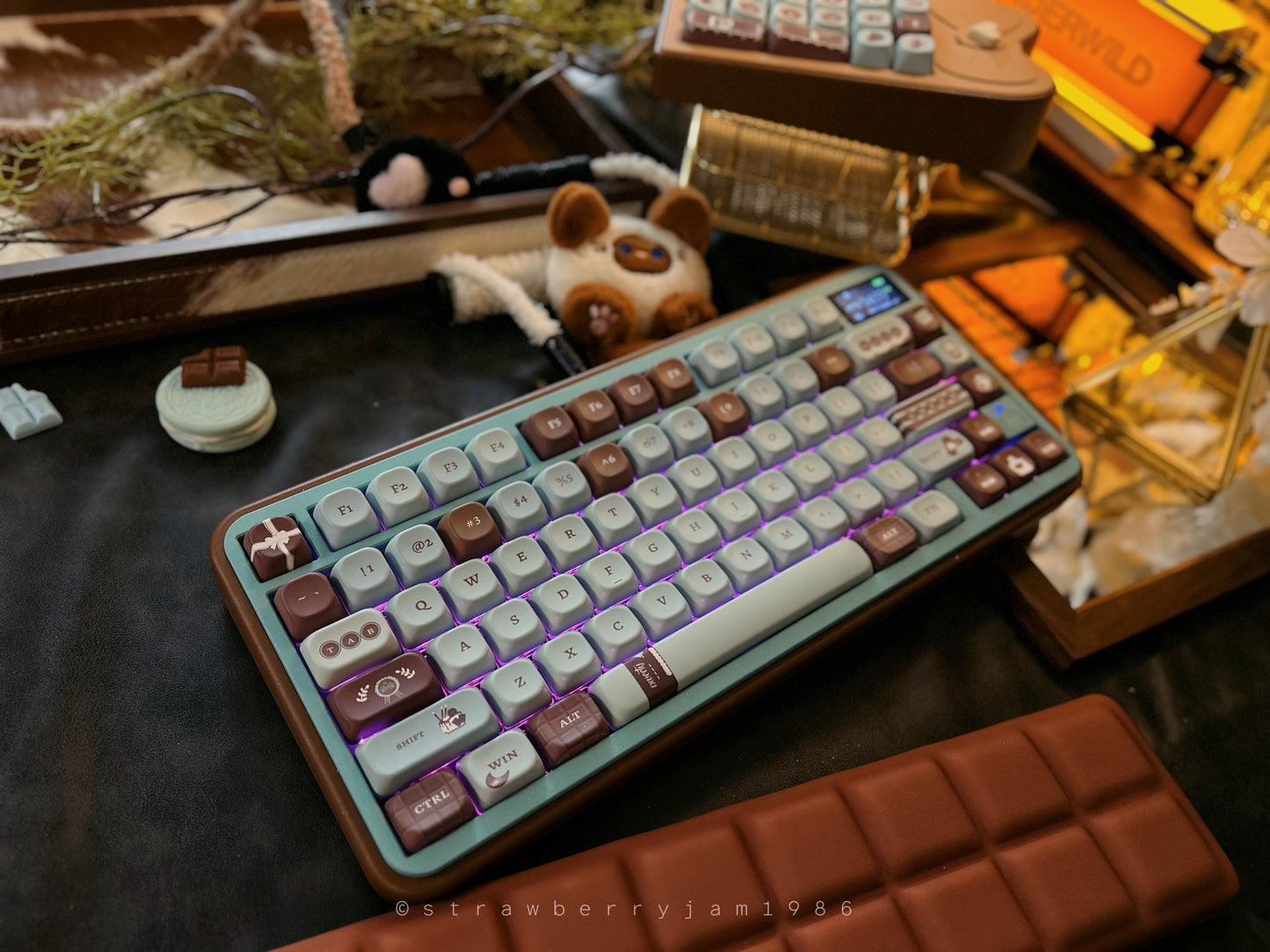 ONLY 1 INSTOCK Prebuilt Aluminum Customized Mechanical Keyboard Bear75 Mint Chocolate set with soft Wristrest without the number pad