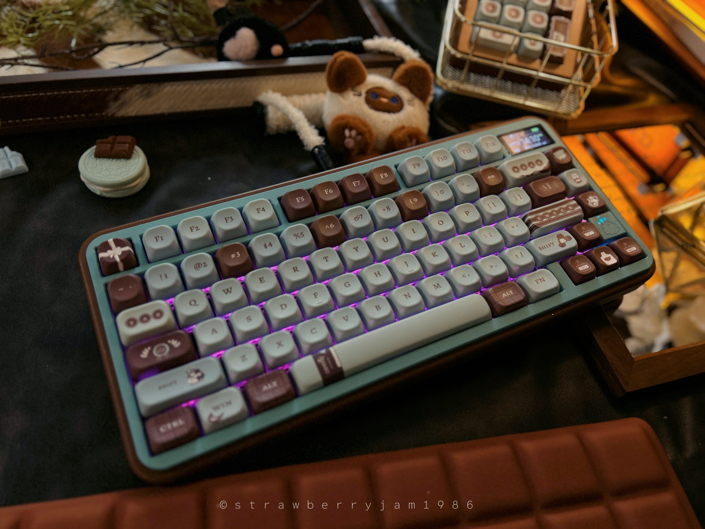 ONLY 1 INSTOCK Prebuilt Aluminum Customized Mechanical Keyboard Bear75 Mint Chocolate set with soft Wristrest without the number pad