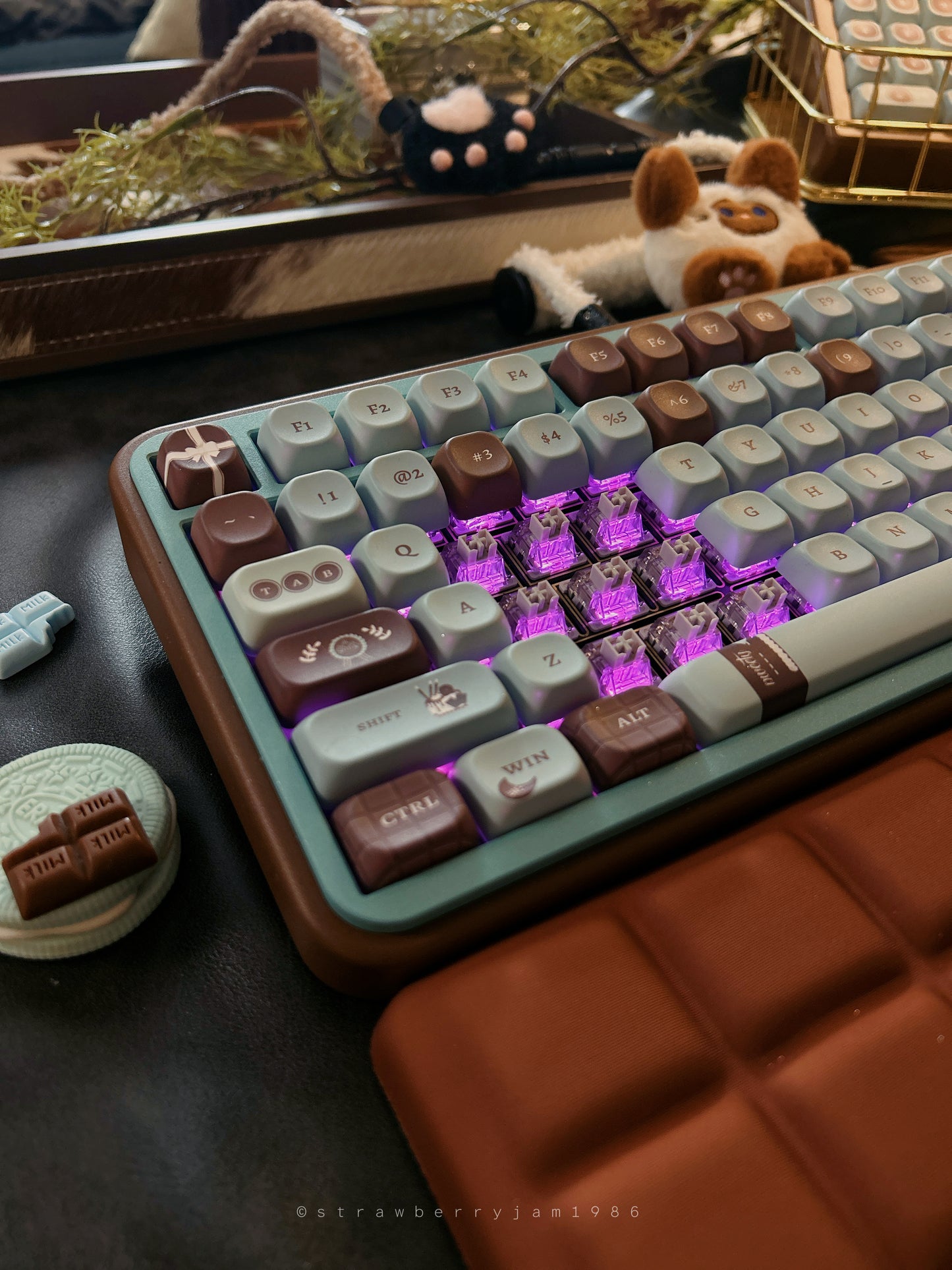 ONLY 1 INSTOCK Prebuilt Aluminum Customized Mechanical Keyboard Bear75 Mint Chocolate set with soft Wristrest without the number pad