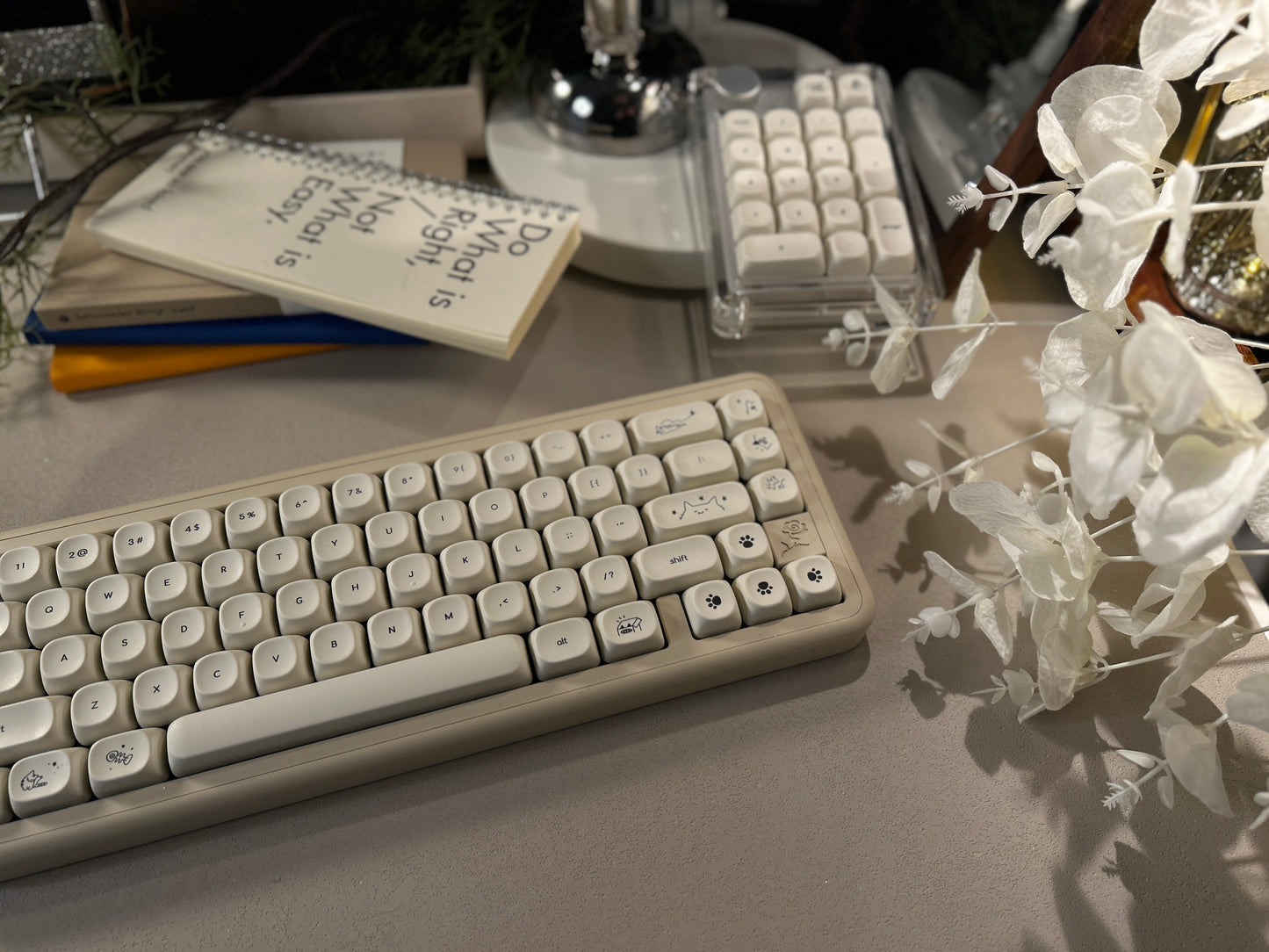 ONLY 1 INSTOCK Prebuilt Aluminum Customized Mechanical Keyboard ROSE65 Creamy white set