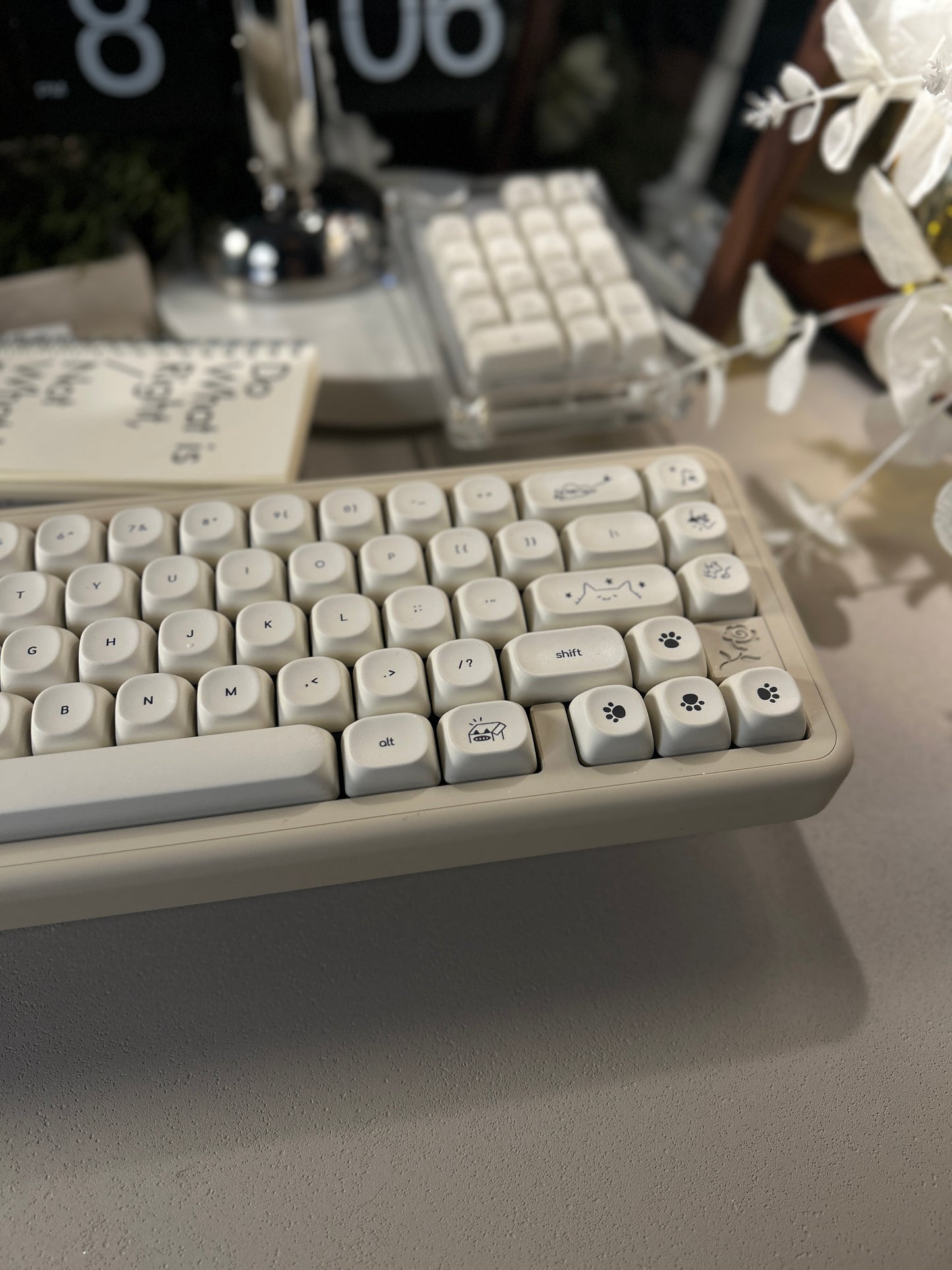 ONLY 1 INSTOCK Prebuilt Aluminum Customized Mechanical Keyboard ROSE65 Creamy white set