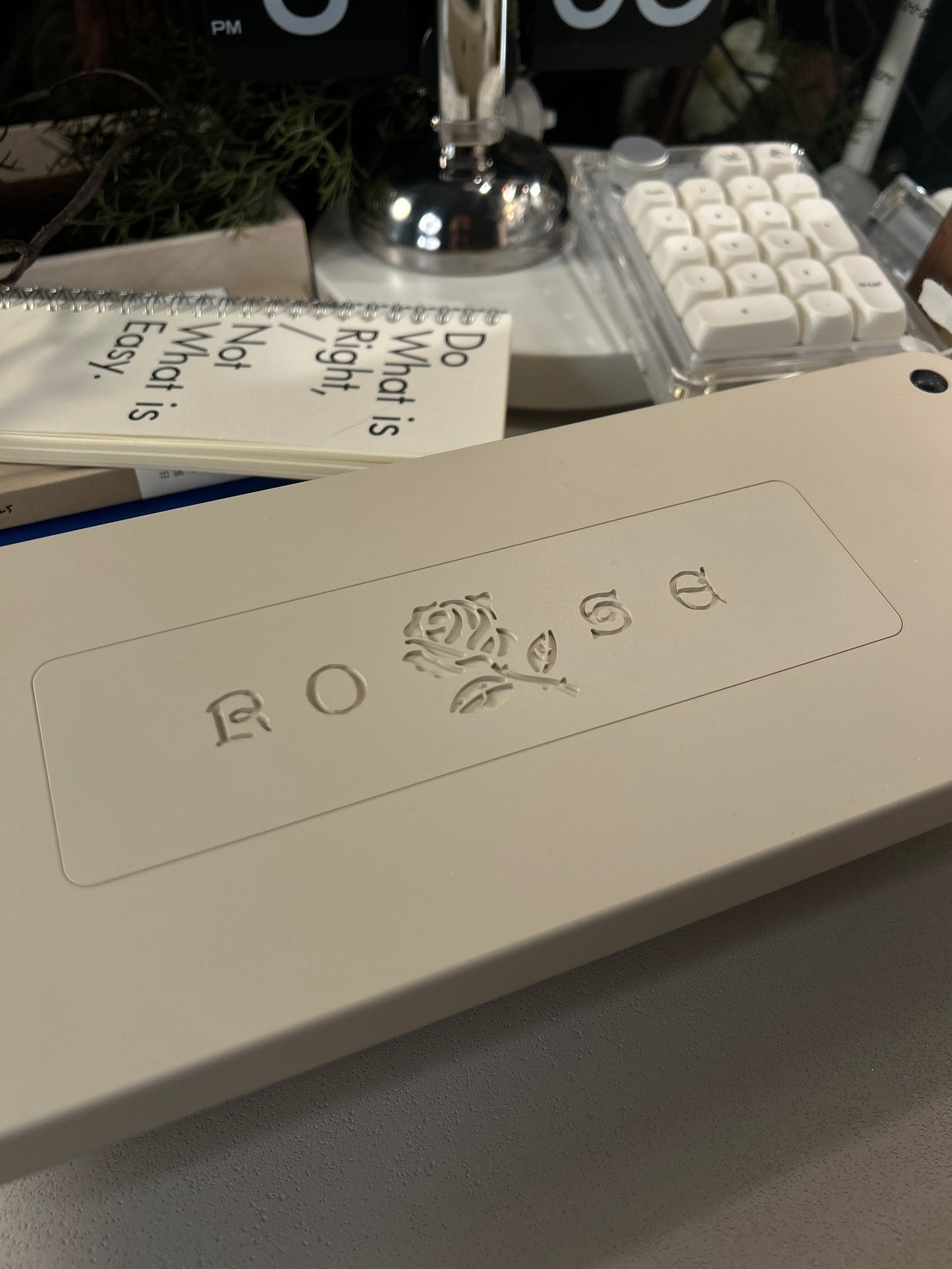 ONLY 1 INSTOCK Prebuilt Aluminum Customized Mechanical Keyboard ROSE65 Creamy white set