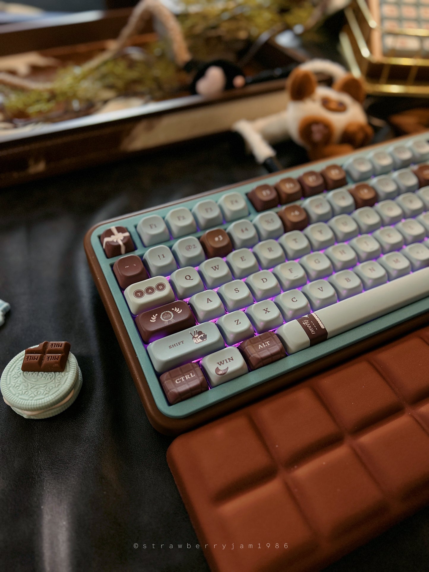 ONLY 1 INSTOCK Prebuilt Aluminum Customized Mechanical Keyboard Bear75 Mint Chocolate set with soft Wristrest without the number pad