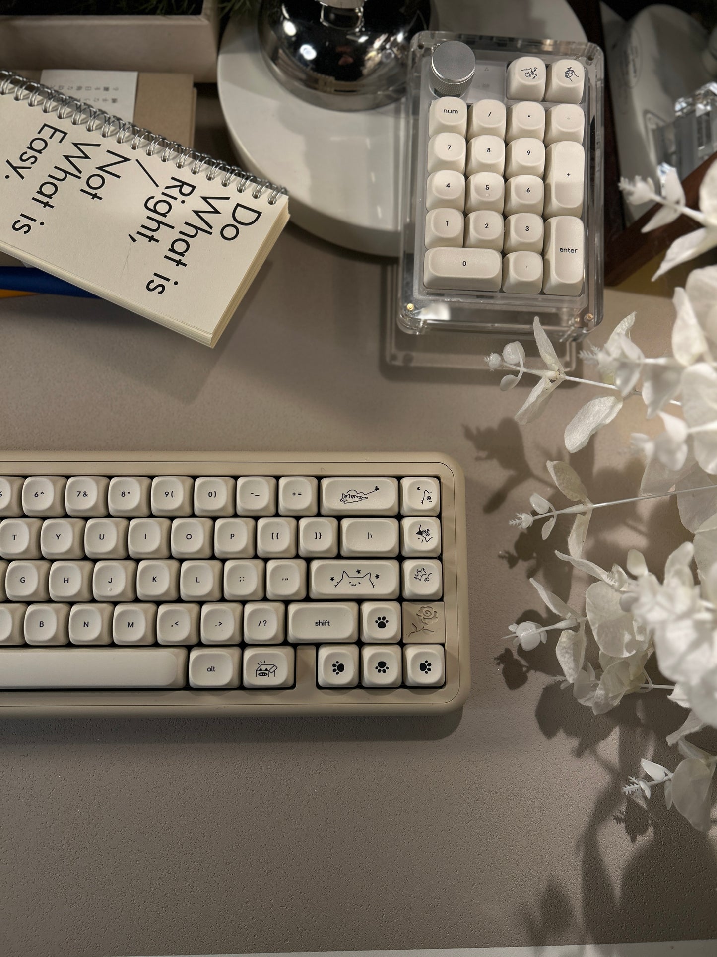 ONLY 1 INSTOCK Prebuilt Aluminum Customized Mechanical Keyboard ROSE65 Creamy white set