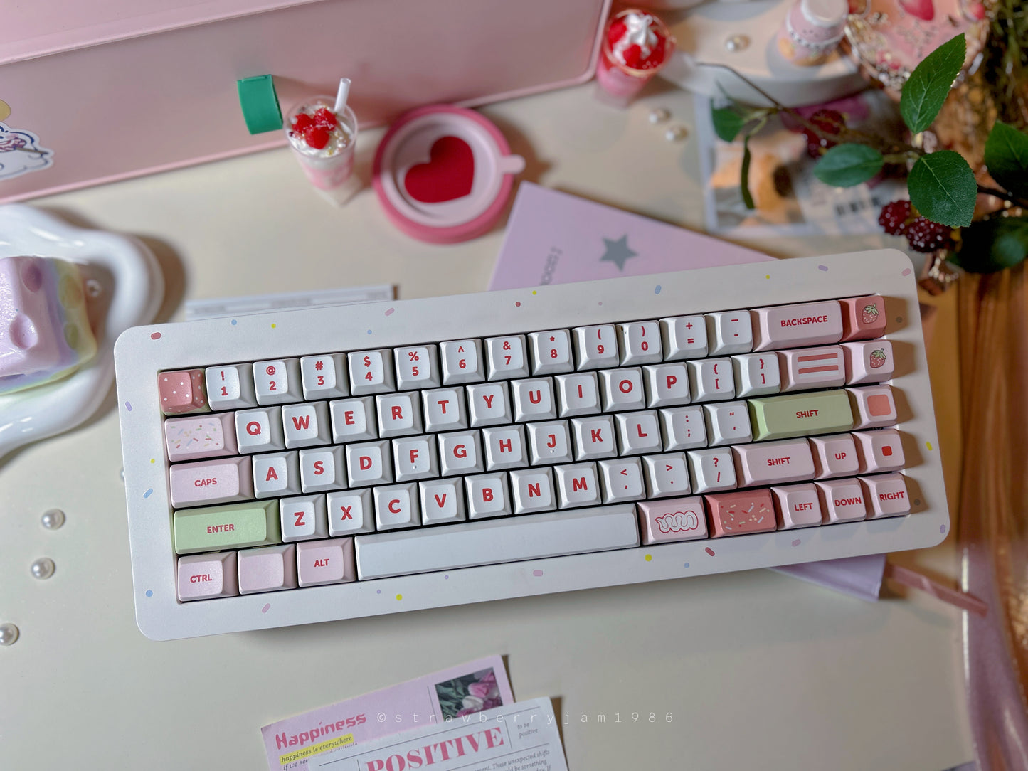 ONLY 1 Instock Prebuilt Aluminum Customized Mechanical Keyboard Oitsso Bite65 Strawberry Cake Aluminum Customized Set