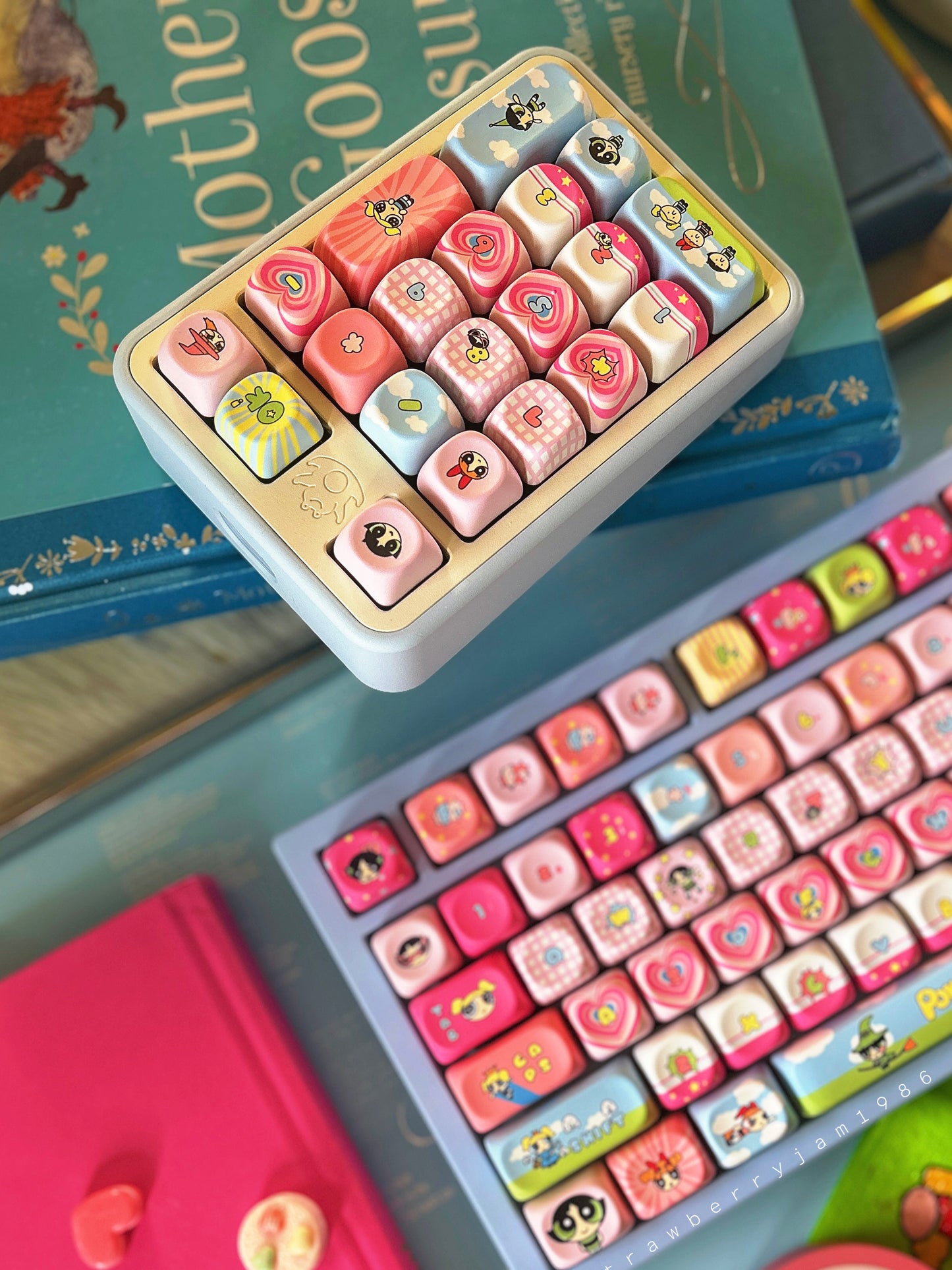 Preorder Prebuilt Aluminum Customized Mechanical Keyboard Galaxy80 Set With The Powerpuff Girl Keycap