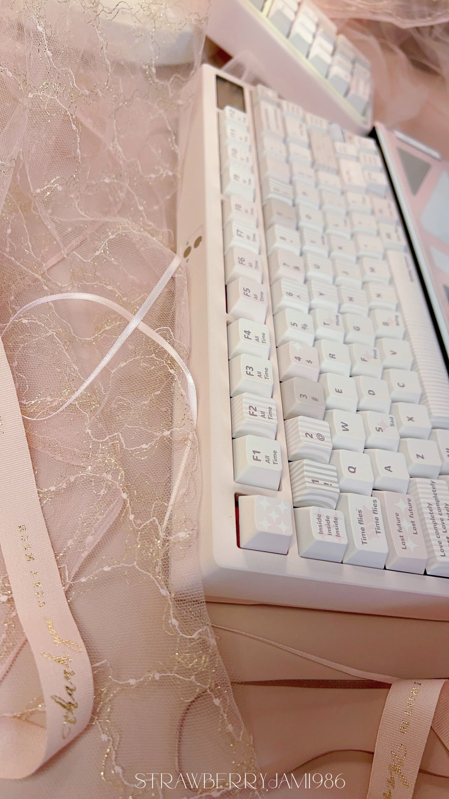 【PREORDER】Prebuilt ZOOM75 TIGA strawberry icecream pastel Pink tri_mode Aluminum Customized Mechanical Keyboard set (not including number pad nor wristrest)