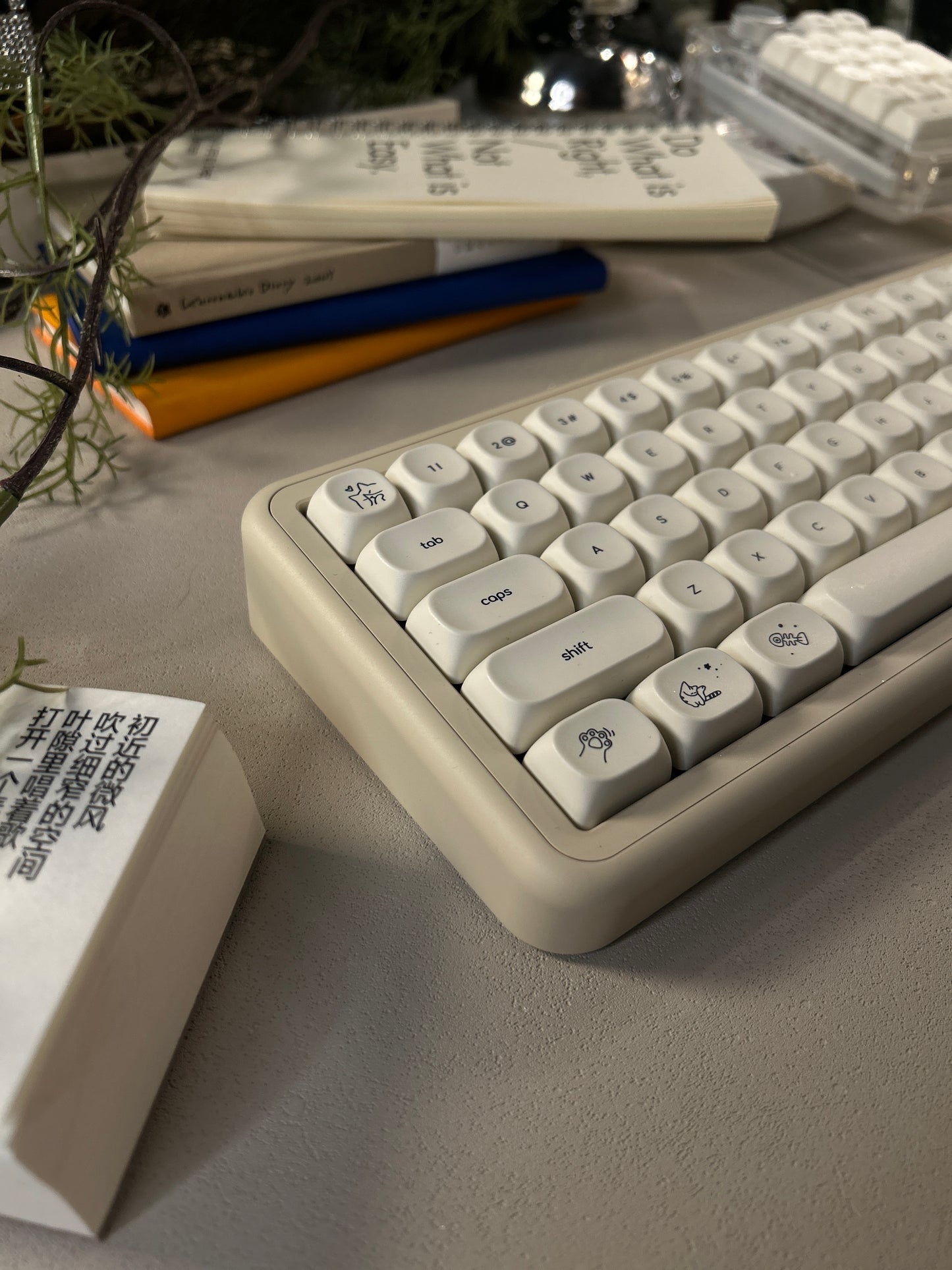 ONLY 1 INSTOCK Prebuilt Aluminum Customized Mechanical Keyboard ROSE65 Creamy white set