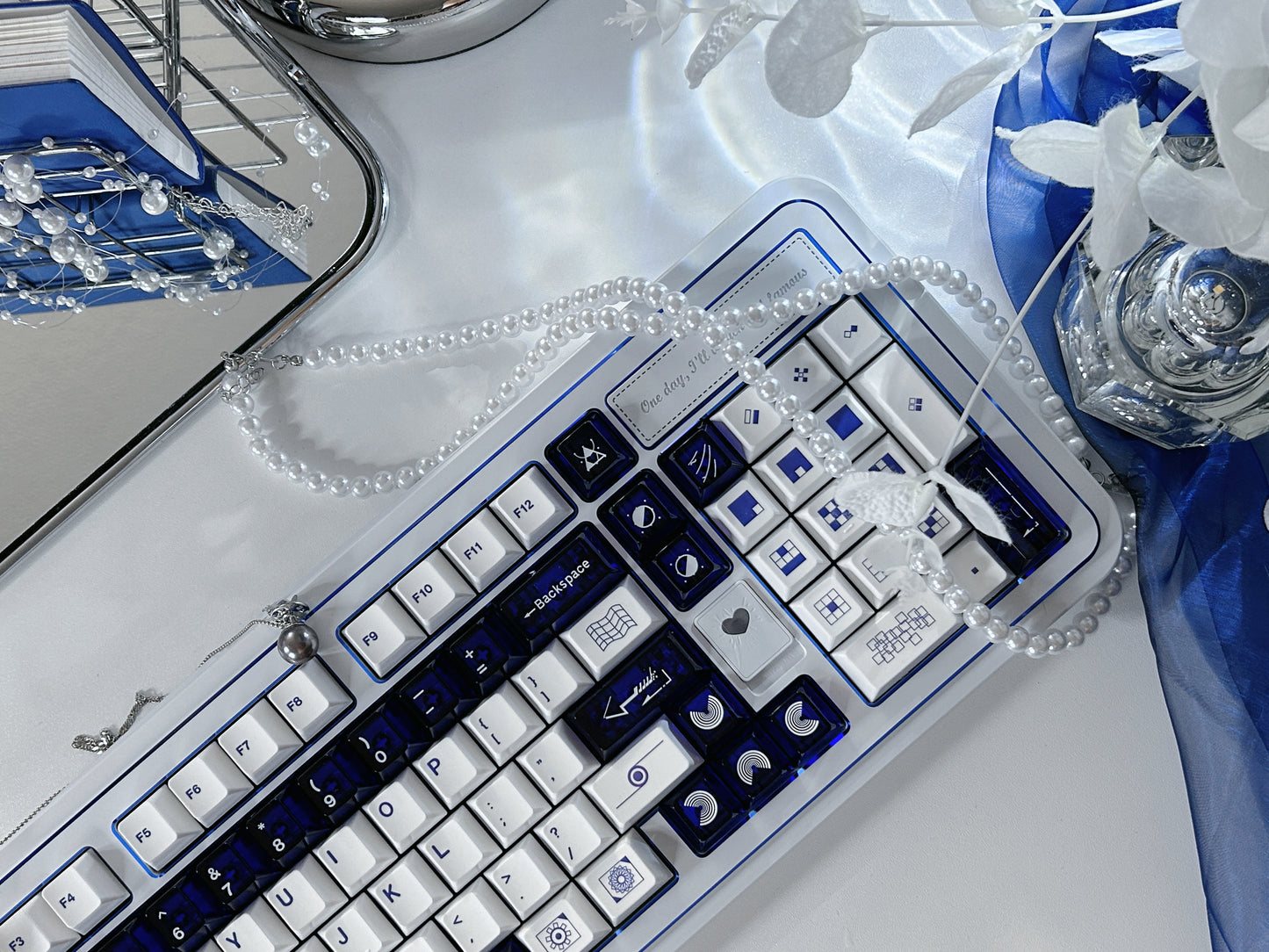 ONLY 1 Instock Prebuilt Aluminum Customized Mechanical Keyboard Rich98 Cold White Silver_Blue Highlighter Set(not including butterfly and pearl decoration)