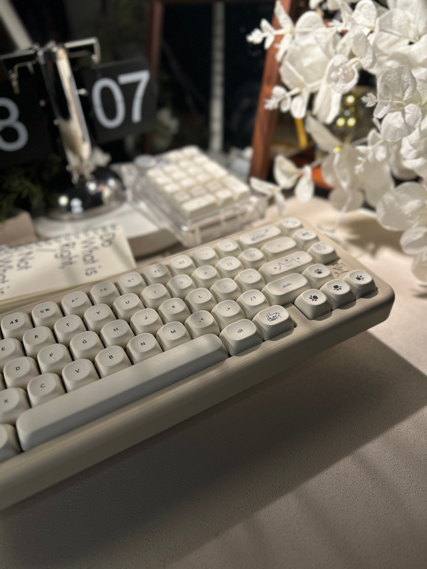 ONLY 1 INSTOCK Prebuilt Aluminum Customized Mechanical Keyboard ROSE65 Creamy white set