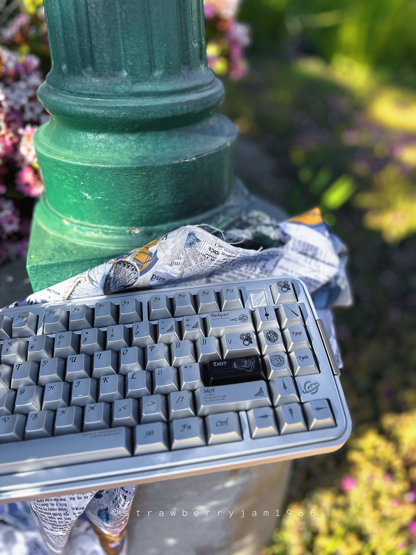 PREORDER Prebuilt Aluminum Customized Mechanical Keyboard Bread75 Silver Keyboard Set