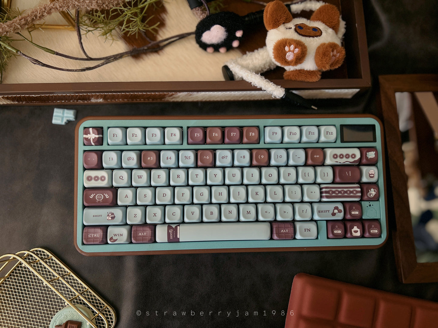 ONLY 1 INSTOCK Prebuilt Aluminum Customized Mechanical Keyboard Bear75 Mint Chocolate set with soft Wristrest without the number pad