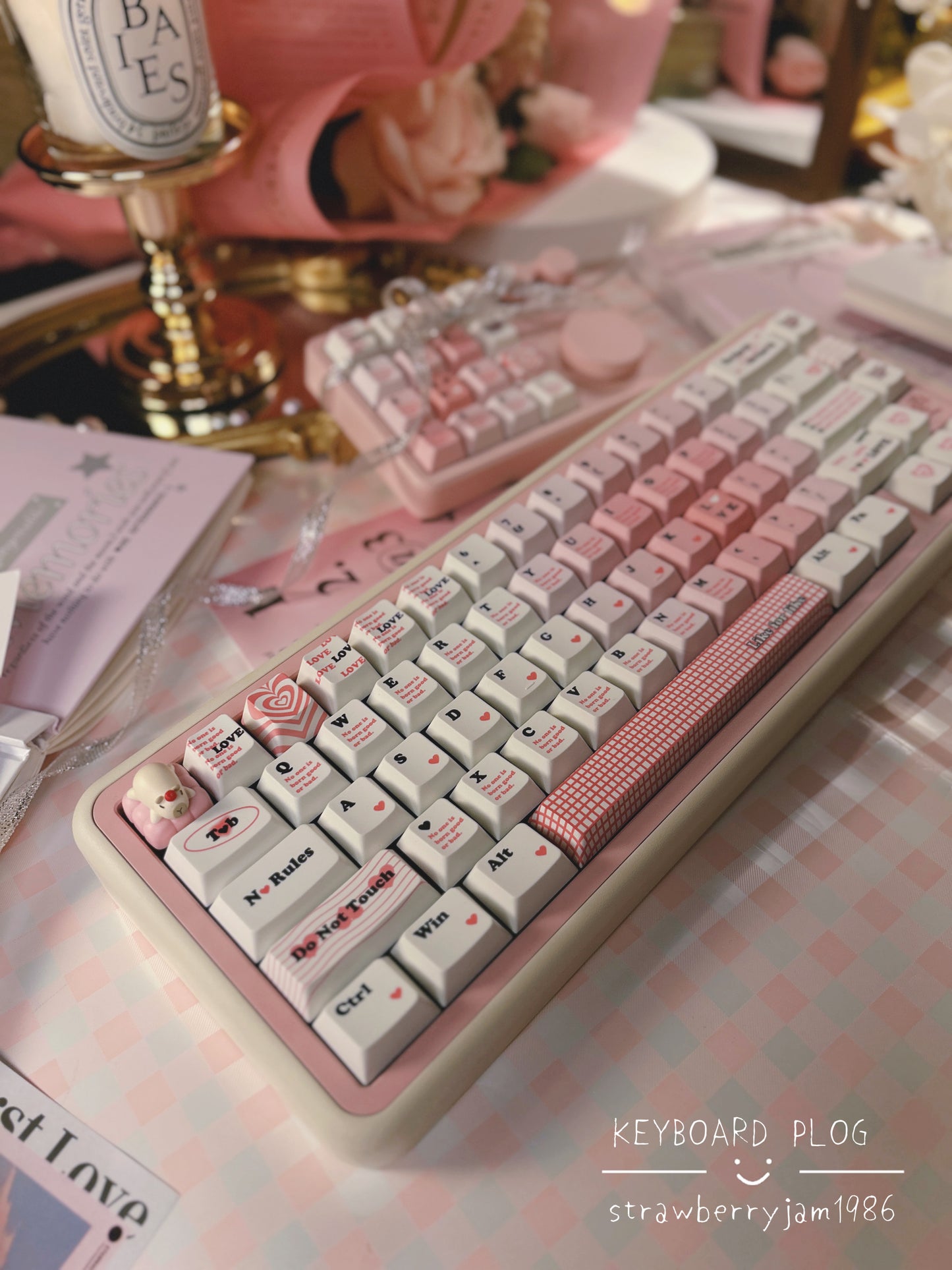 ONLY 1 INSTOCK Prebuilt Aluminum Customized Mechanical Keyboard ROSE65 Creamy Pink(not including the number pad)