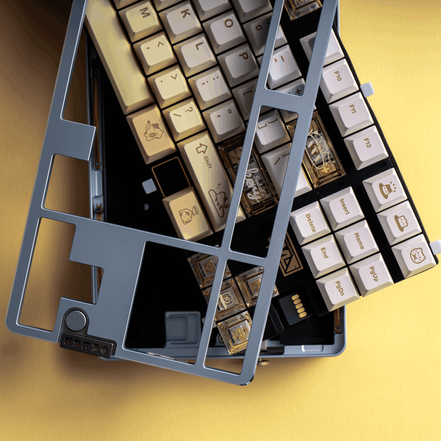 #0212 Light Yellow Pale Blue Baked Meow Cat Keycap Designed By SOULCAT (not including keyboard)
