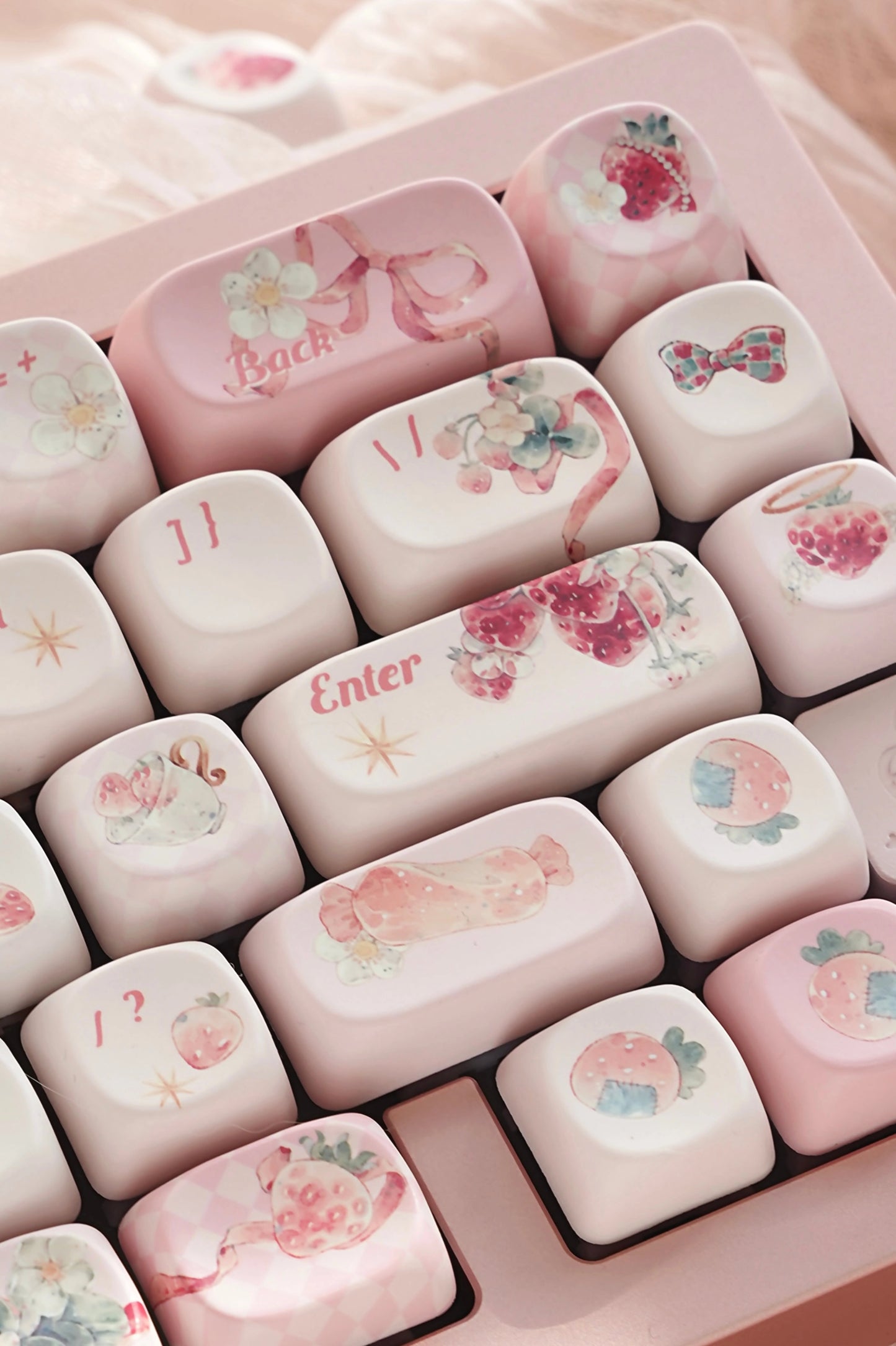 #0189 Lily Rabbit Strawberry Party Keycap Set Designed By Sleepy Sheep Studio (not including keyboard