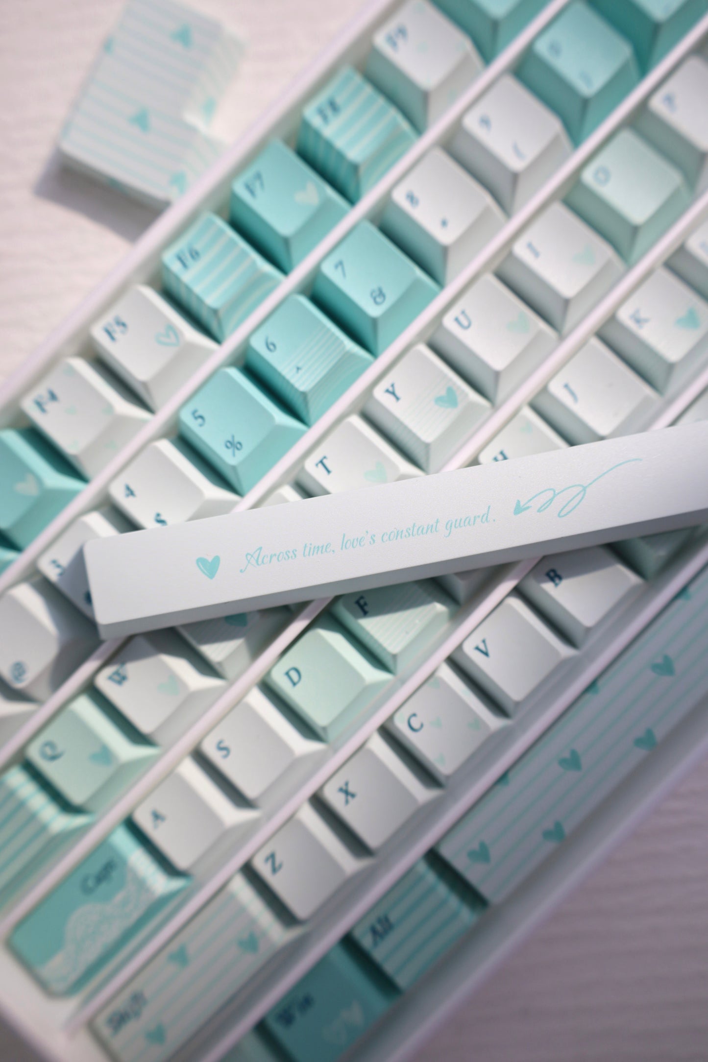 #0170 Peacock Green Tiffany Blue Keycap Heart Skipped A Beat Designed By Dorakey