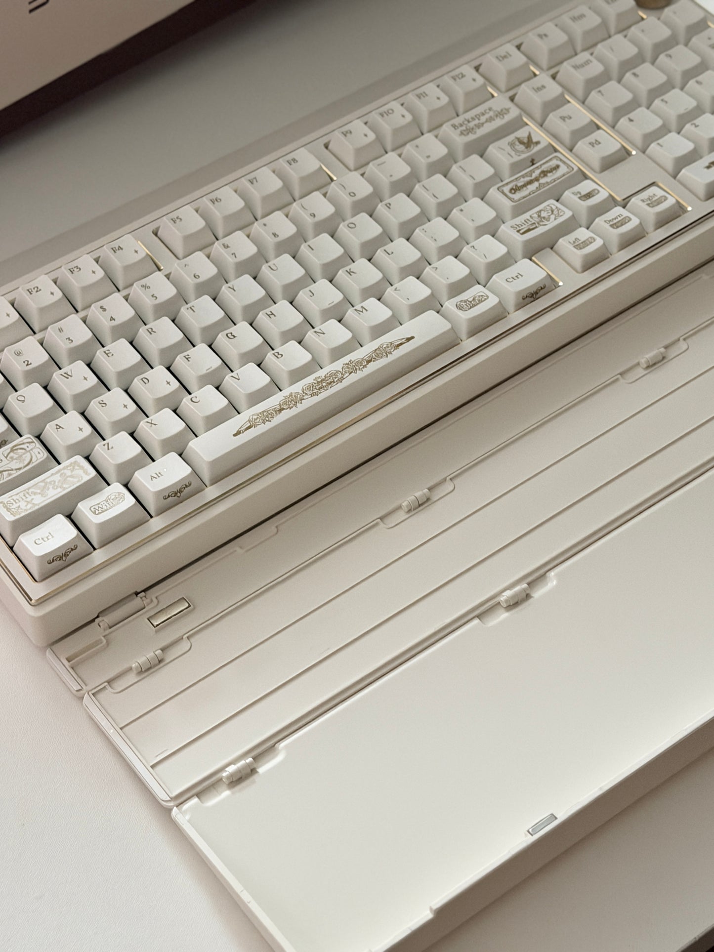 Unboxing Clearance ONLY 1 Instock velocifiretech Bat Knight Live100 Mechanical Keyboard- White Gold With Wristrest