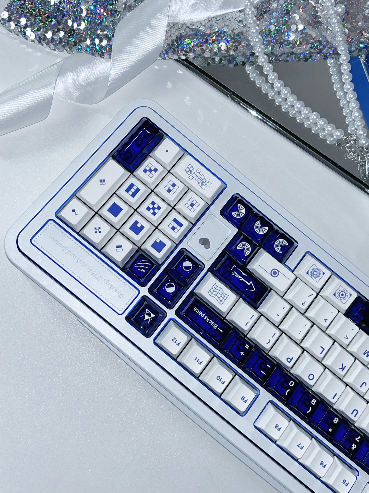 ONLY 1 Instock Prebuilt Aluminum Customized Mechanical Keyboard Rich98 Cold White Silver_Blue Highlighter Set（not including butterfly and pearl decoration）