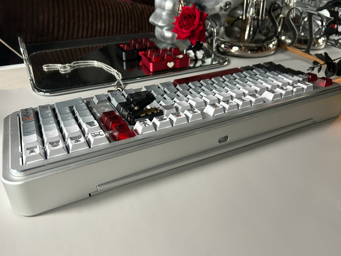 Preorder Prebuilt Aluminum Customized Mechanical Keyboard Rich98 Silver Set（not including the crocodile artisan or hearted decoration tray）
