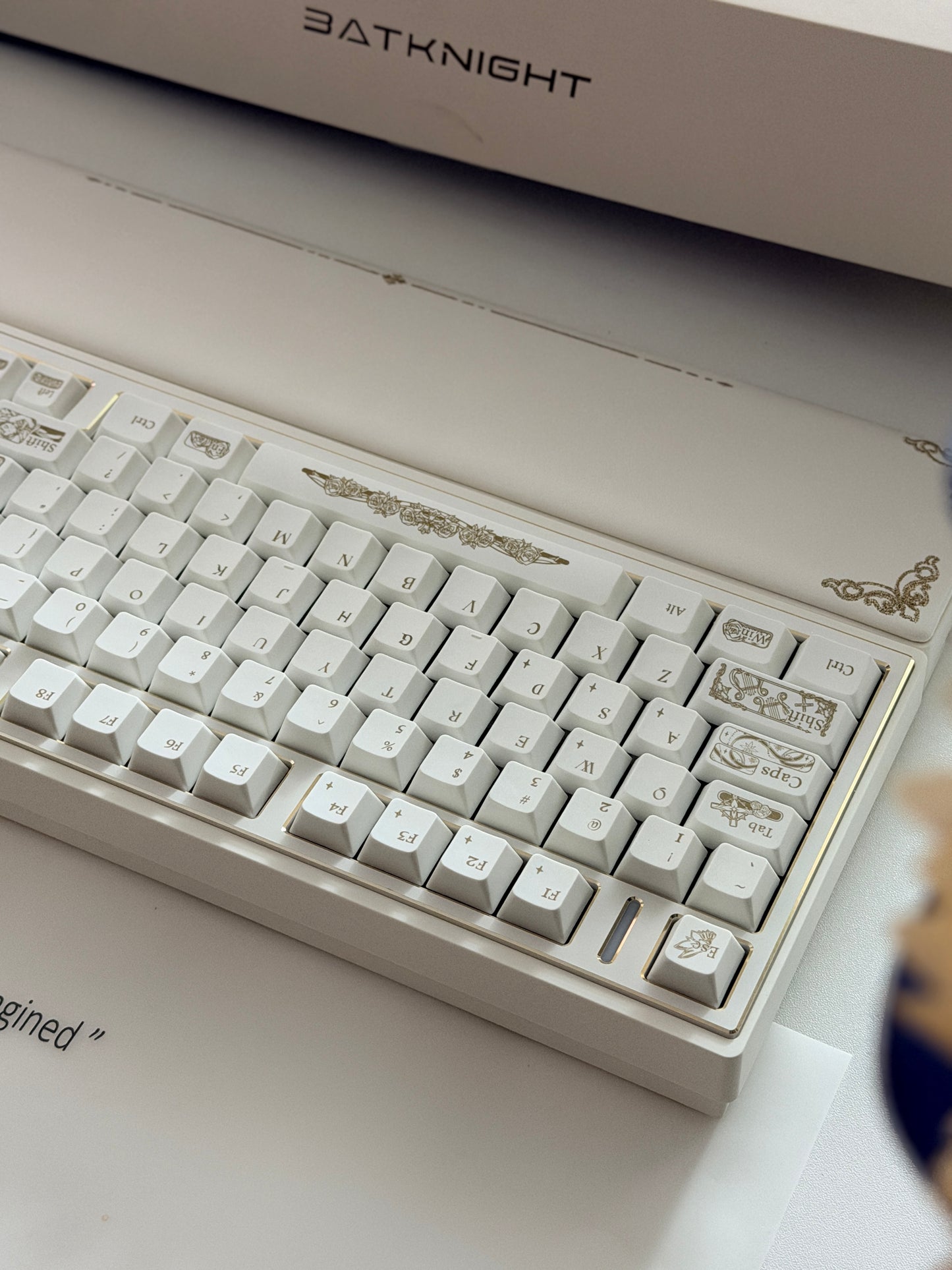 Unboxing Clearance ONLY 1 Instock velocifiretech Bat Knight Live100 Mechanical Keyboard- White Gold With Wristrest