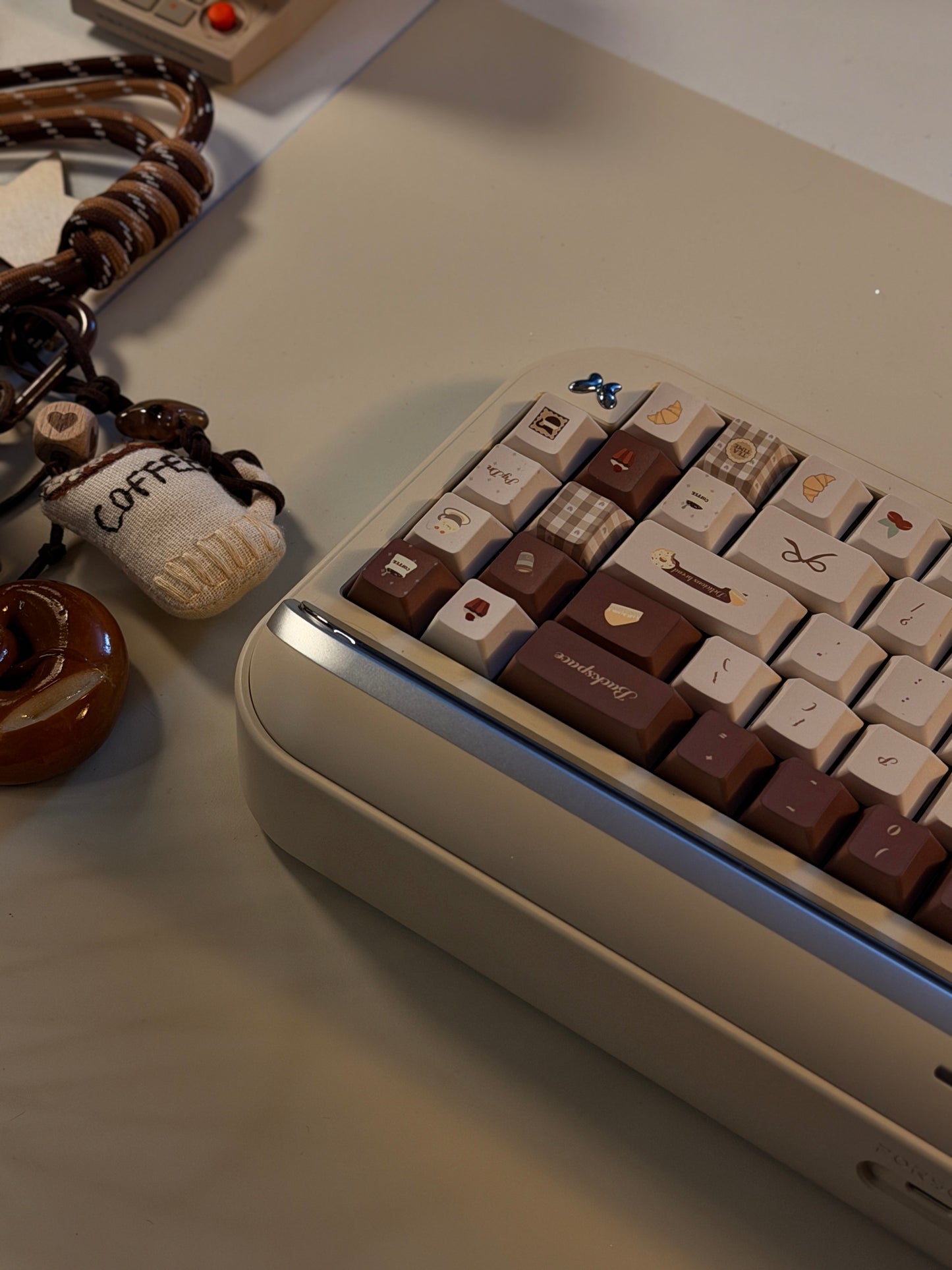 ONLY 1 Instock Prebuilt Targa65 Cream Beige Aluminum Custom Mechanical Keyboard With Coffee Bunny Keycap