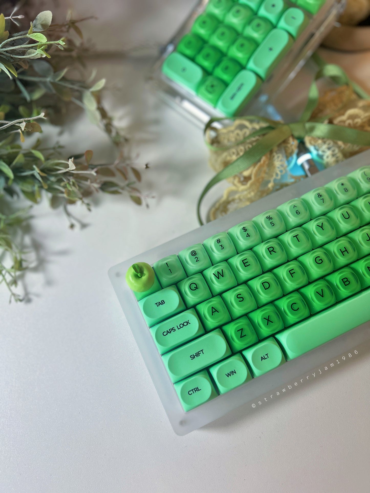 Unboxing Sample For Sales ONLY 1 Instock Prebuilt Frosted Matte Acrylic Customized Mechanical Keyboard FK68 Pro Green Gradient Apple Set（not including the number pad）