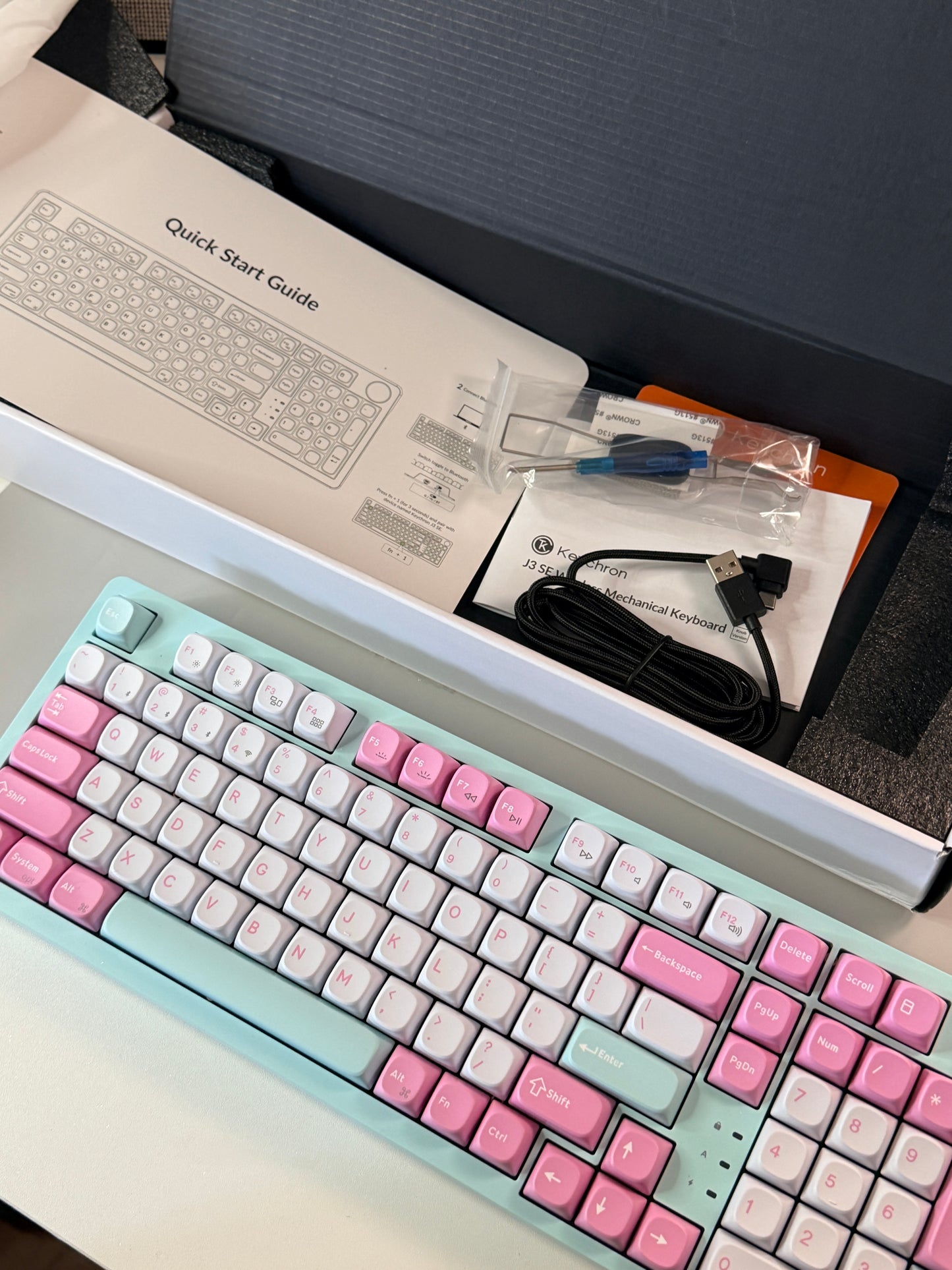 Sample For Sale ONLY 1 Instock Keychron J3SE Pink Green Wireless Custom Mechanical Keyboard