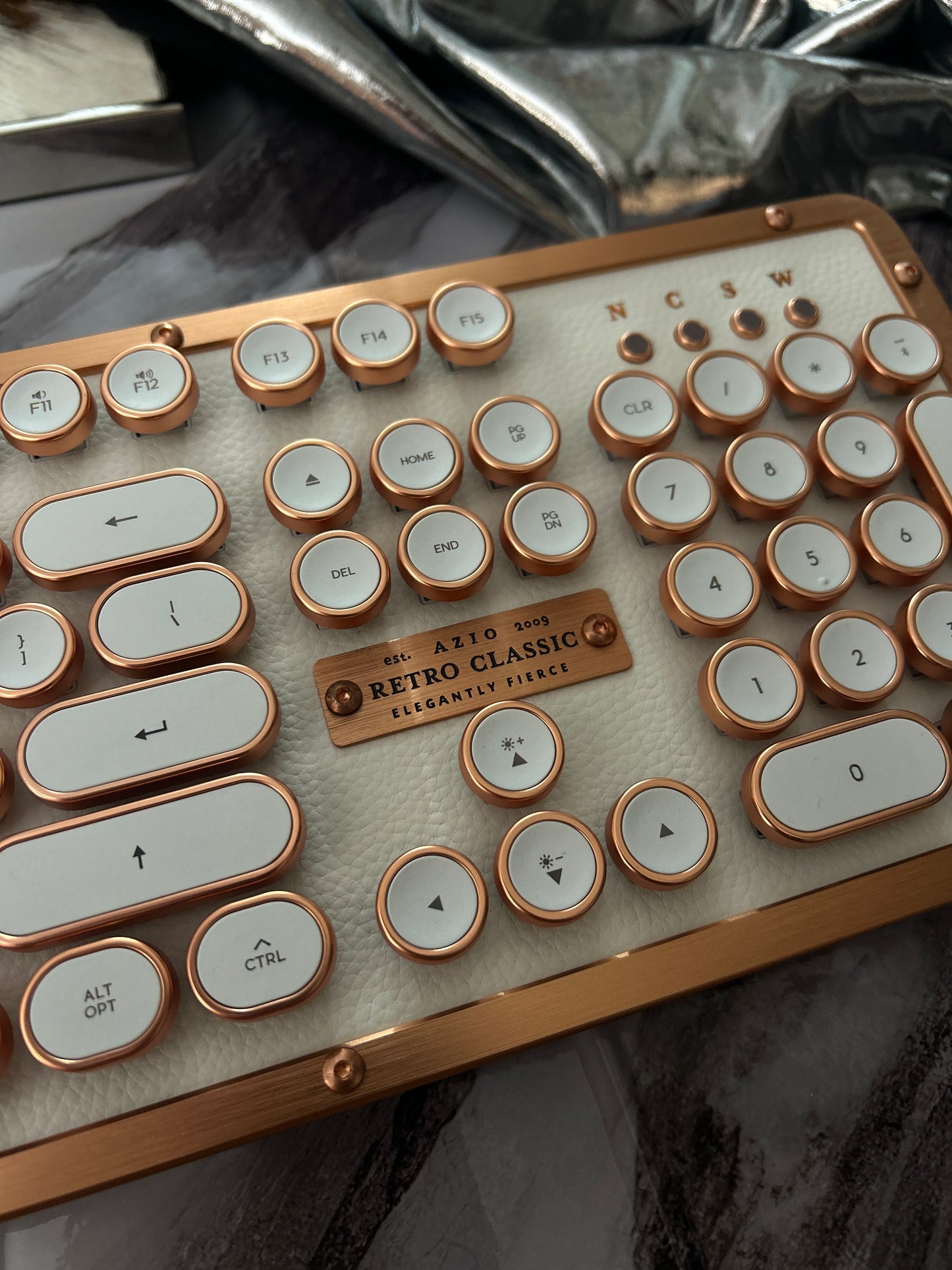 Unboxing For SALEs Azio Retro Classic USB (Posh) - USB Wired Leather Vintage Backlit Mechanical Keyboard for PC/Mac (MK-RETRO-L-02-US)