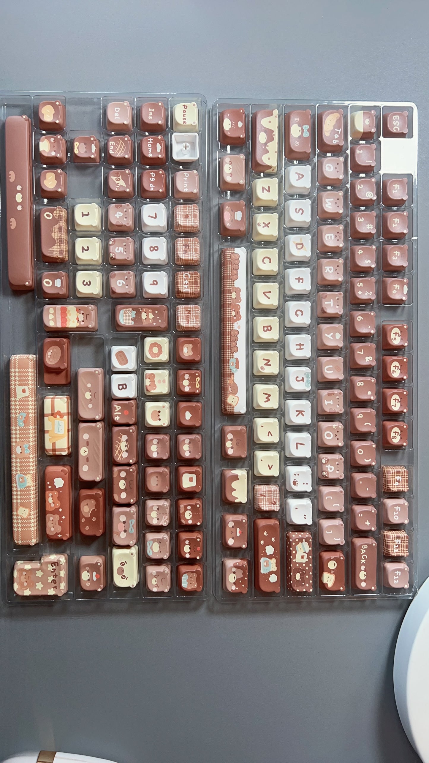 【Preorder】Prebuilt Metallic Brown Ergonomic Retro Alice Aluminum Customized Mechanical Keyboard With Coffee Cream Bear Keycaps