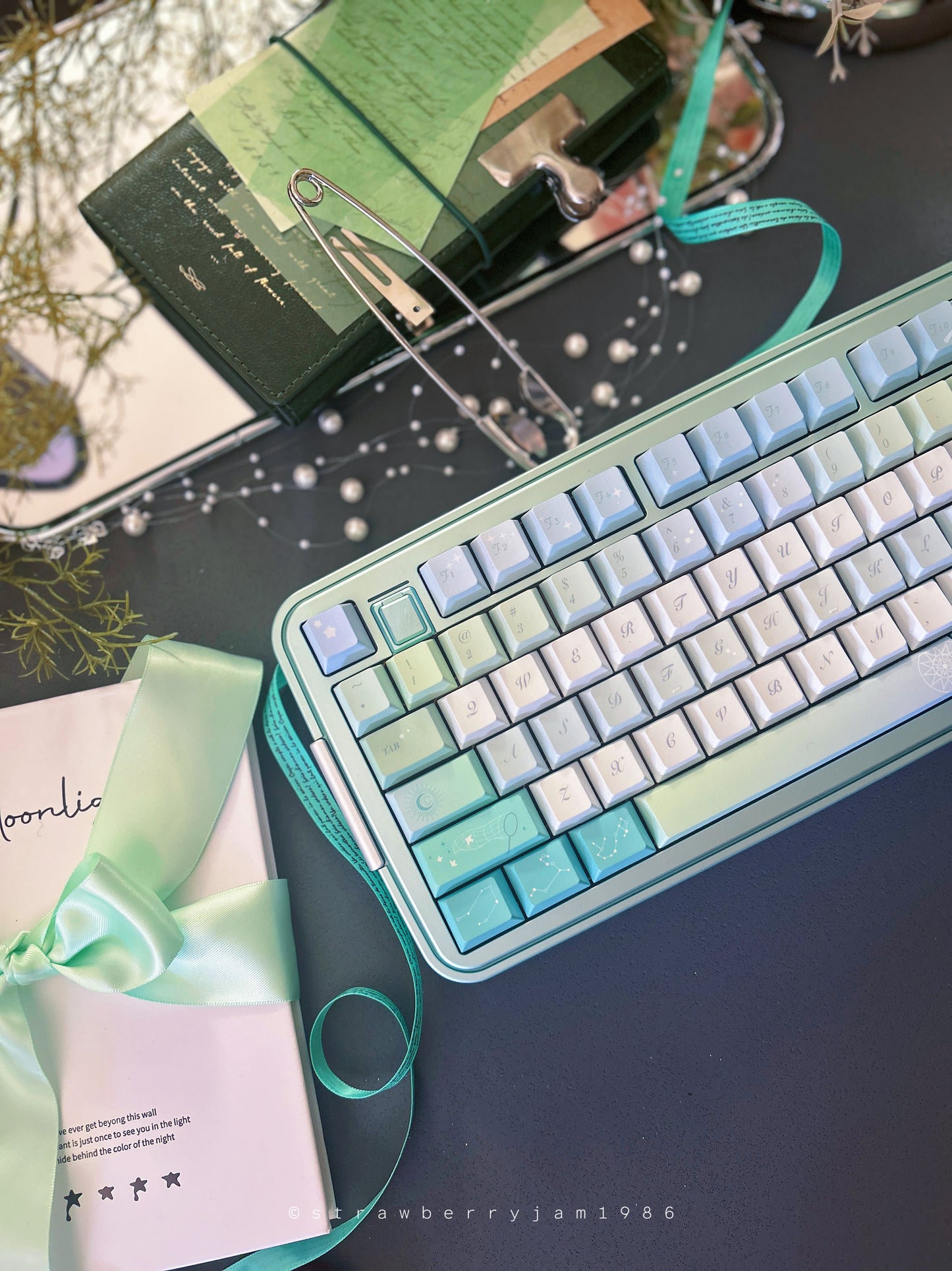 PREORDER Prebuilt Aluminum Customized Mechanical Keyboard Bread75 Anodized Green Set
