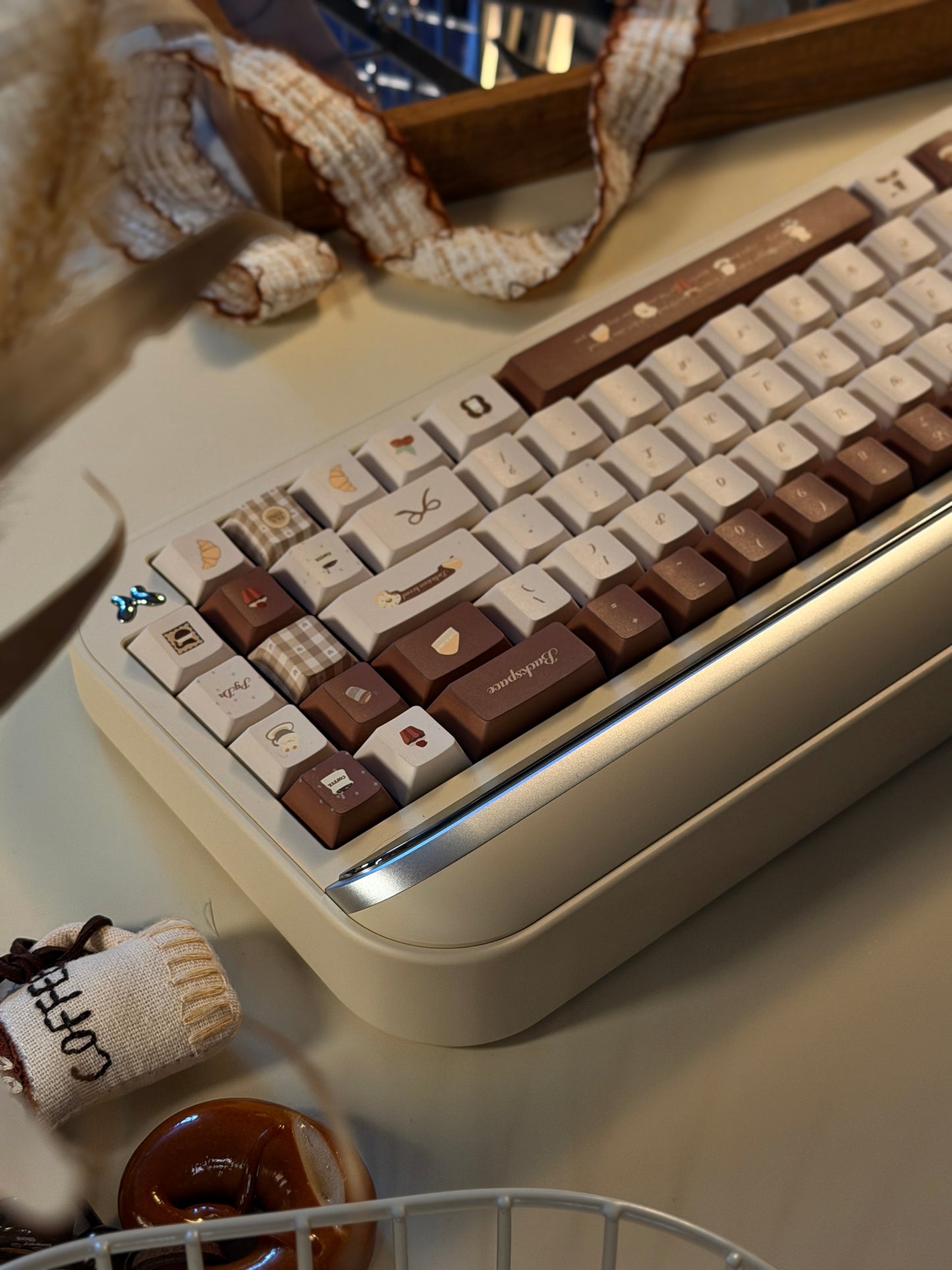 ONLY 1 Instock Prebuilt Targa65 Cream Beige Aluminum Custom Mechanical Keyboard With Coffee Bunny Keycap