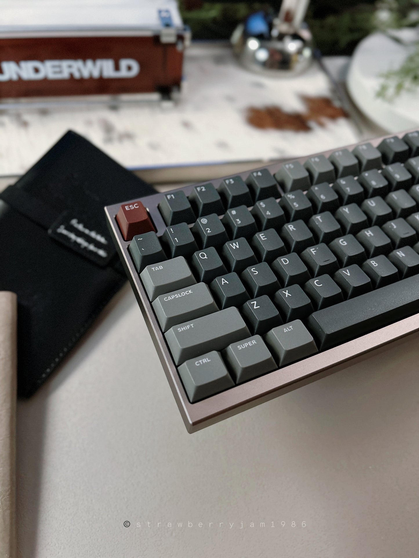 Unboxing Clearance ONLY 1 Instock IQUNIX FOX98 Aluminum Mechanical Keyboard