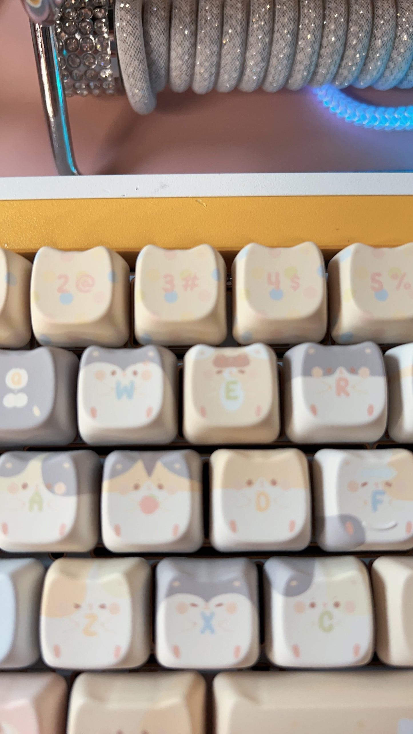 「Fully Assembled」Yellow and White Aluminum Cute Cat Ears Pastel Blue Customized Mechanical Keyboard