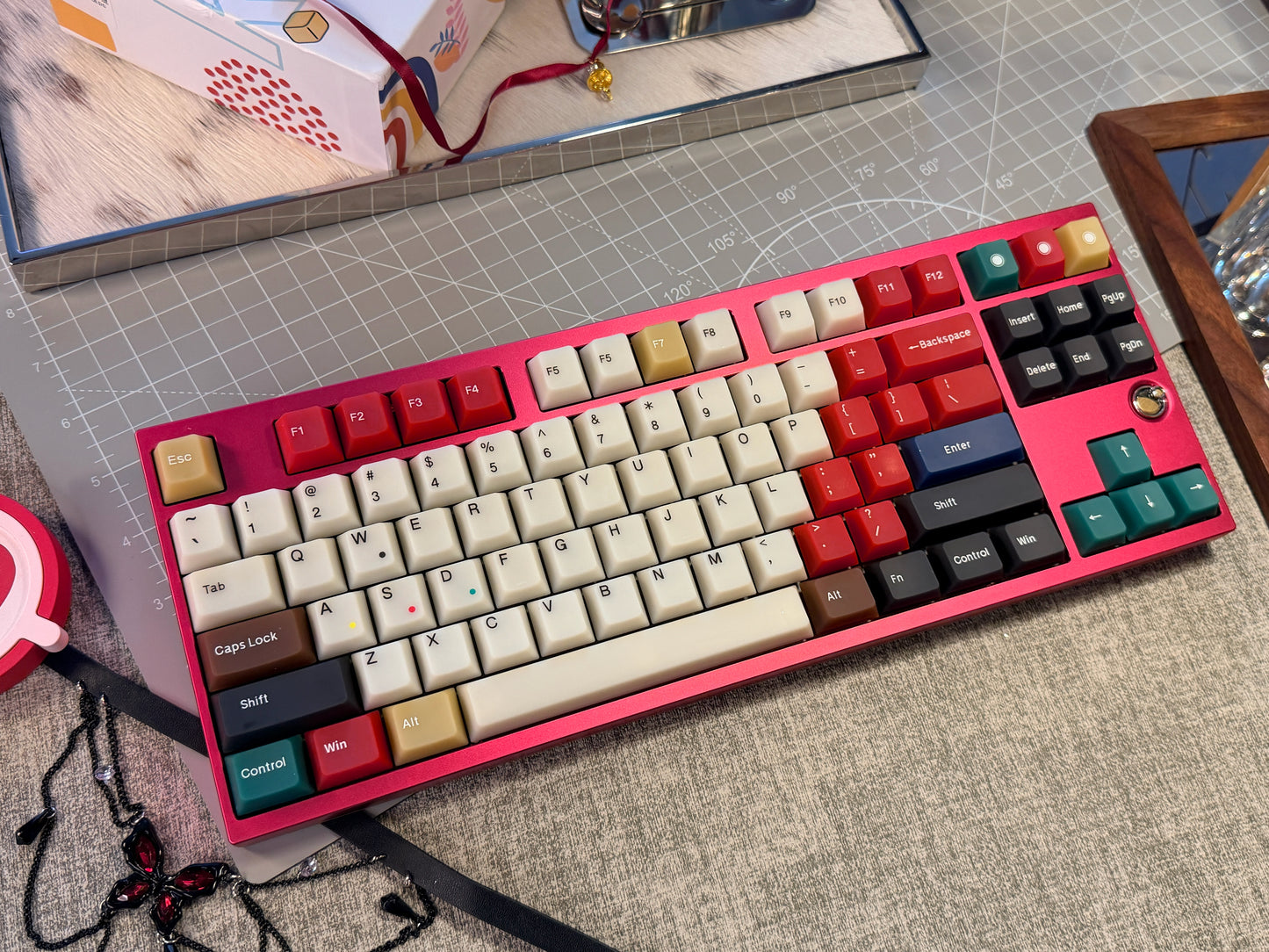 Preorder Prebuilt Aluminum Customized Mechanical Keyboard Neo80Cu Anodized Ruby Rose