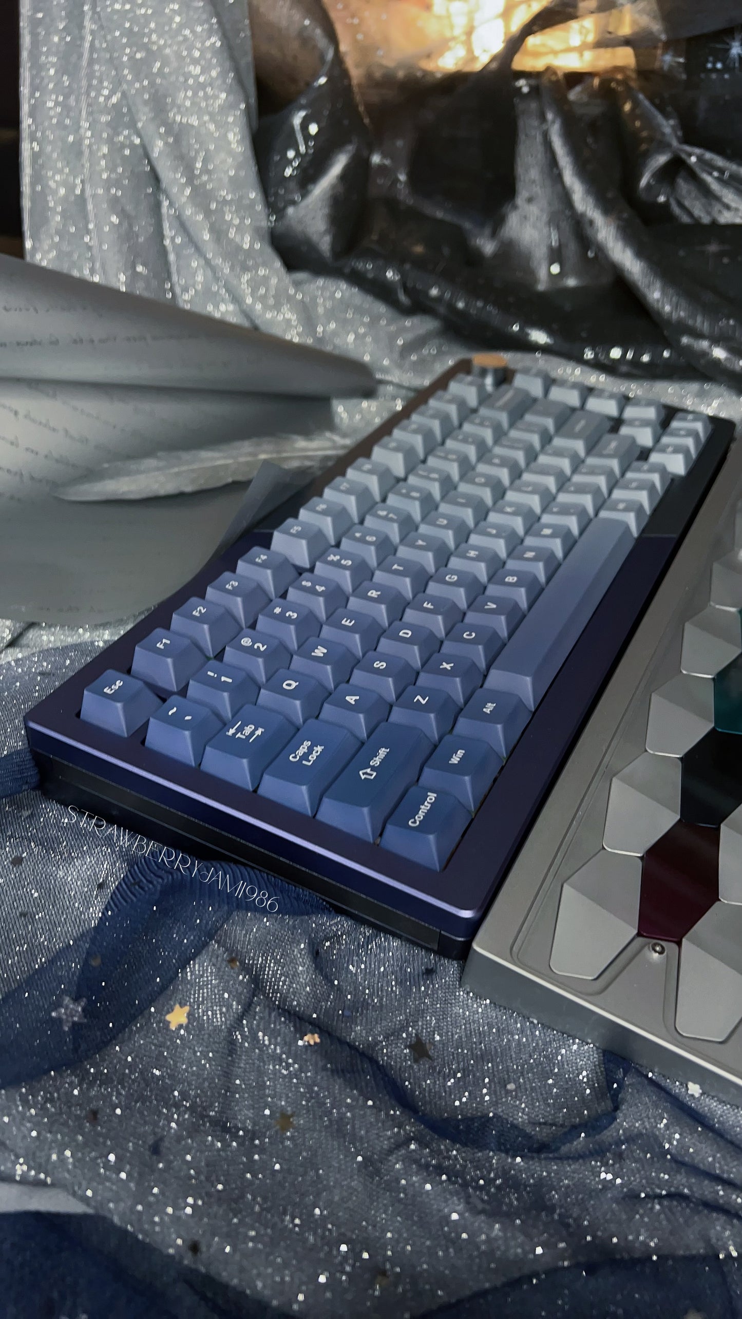 Unboxing For SALEs KiiBOOM LOOP75
Hotswappable Aluminum Gasket Mechanical Keyboard Silver Blue（not including the Wristrest）