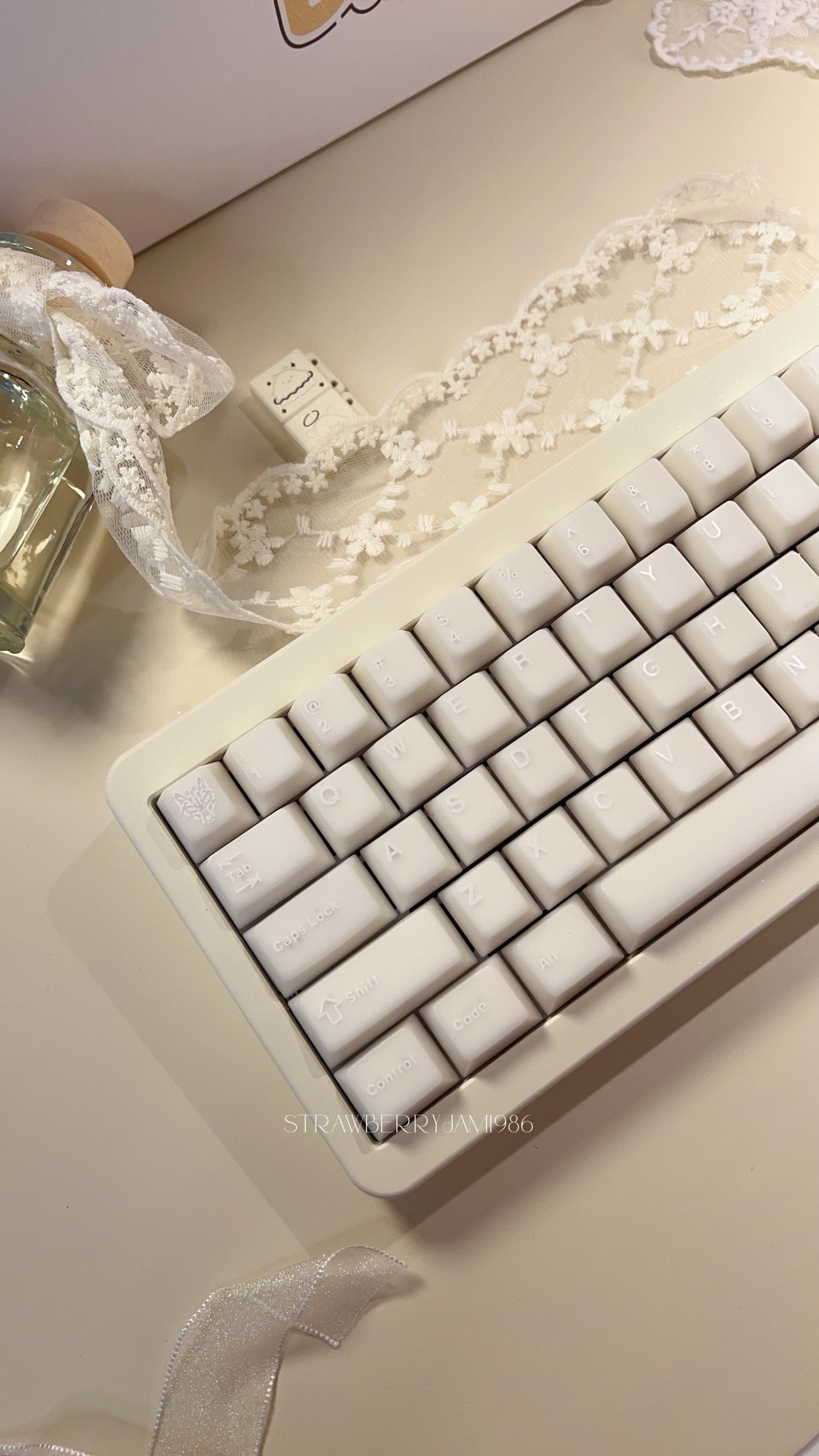 081 Vanilla Frosted Ice Cream Texture Semi-transparent 114-key Milky White Minimalist Keycap