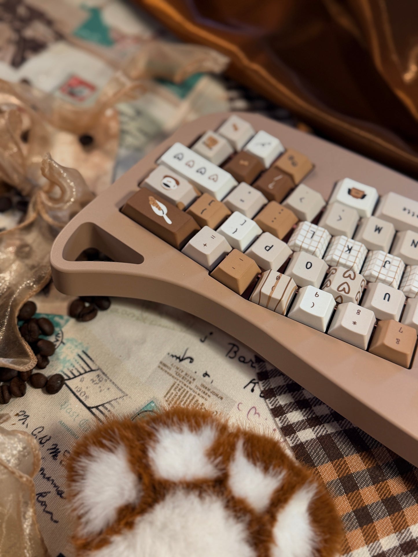 ONLY 1 Instock Prebuilt Aluminum Customized Mechanical Keyboard Corgi Alice Ergonomic Chocolate Set With Wristrest & Bread Pad
