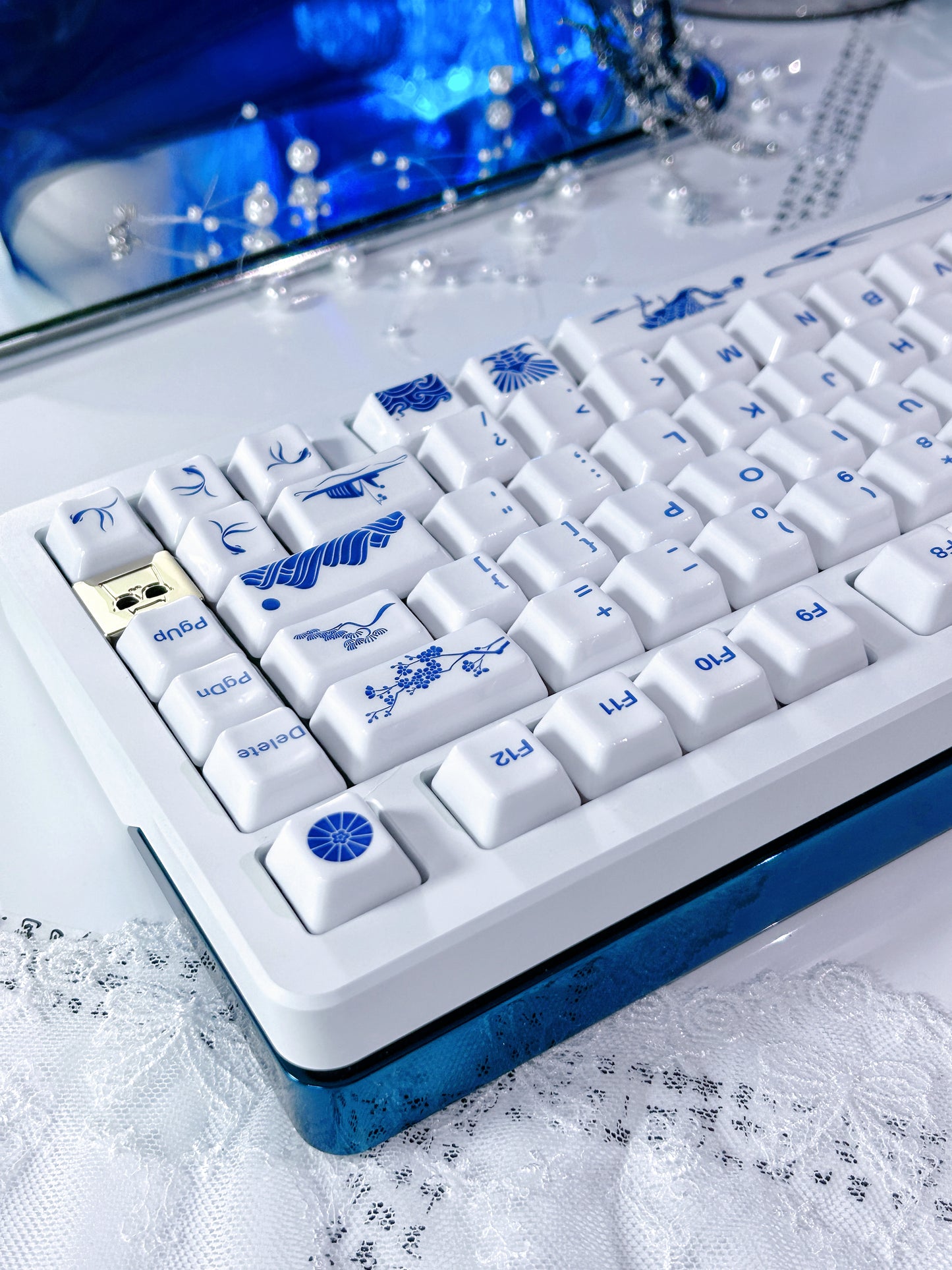 ONLY 1 Instock Prebuilt Aluminum Customized Mechanical Keyboard Buff75 Cold White With Cerakey Year of the snake ceramic Keycaps