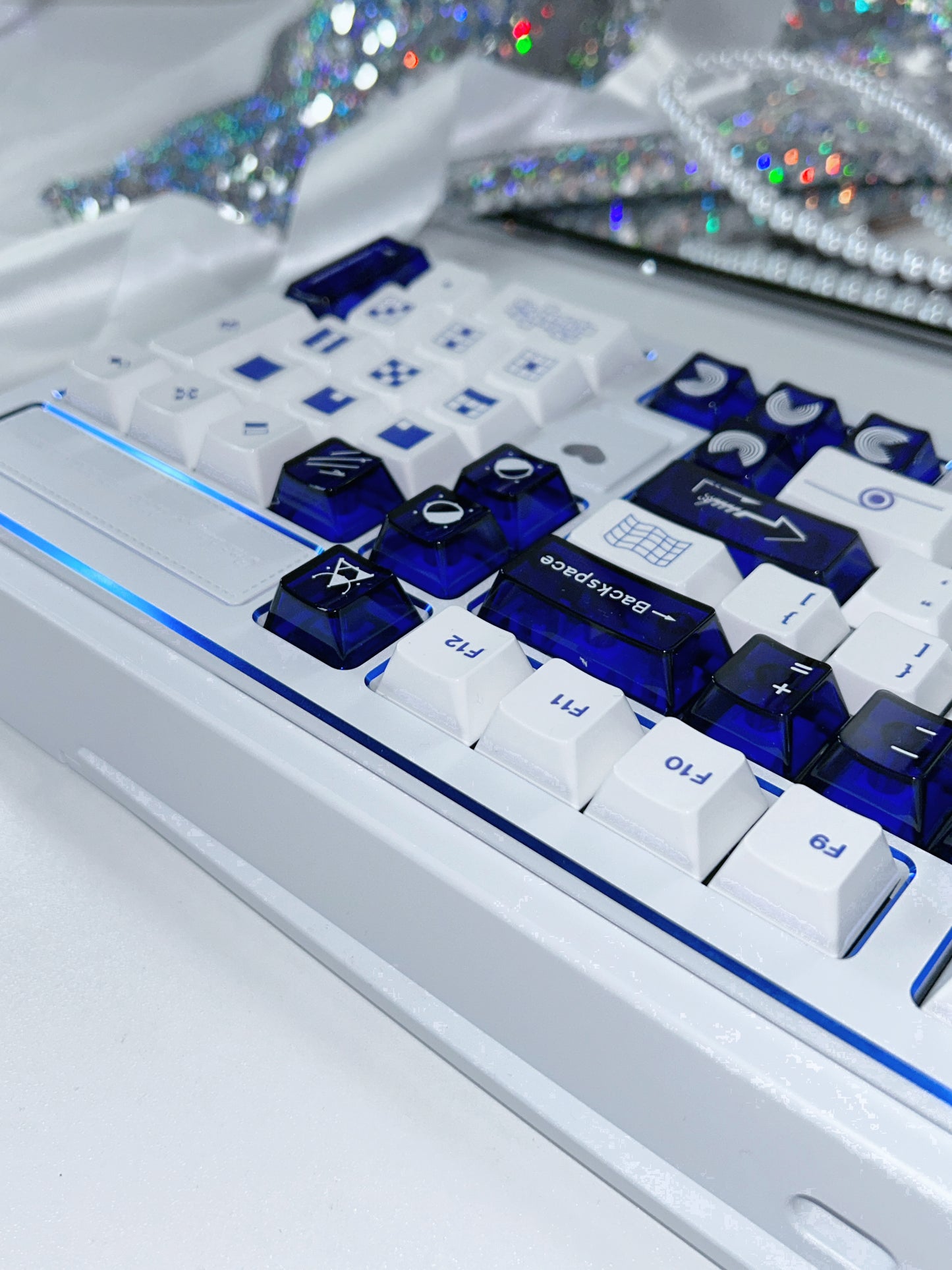 ONLY 1 Instock Prebuilt Aluminum Customized Mechanical Keyboard Rich98 Cold White Silver_Blue Highlighter Set（not including butterfly and pearl decoration）